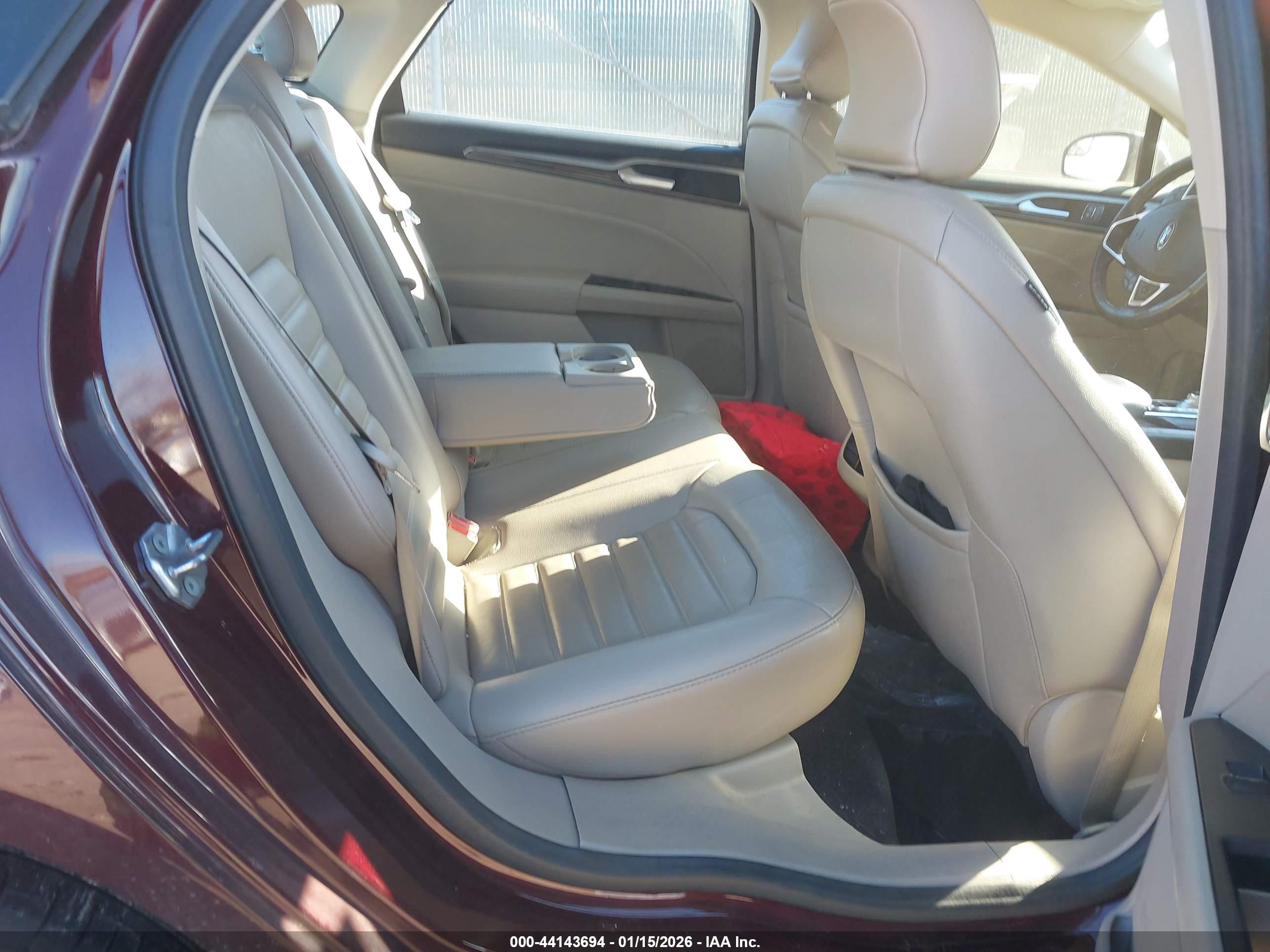 FORD FUSION image 8