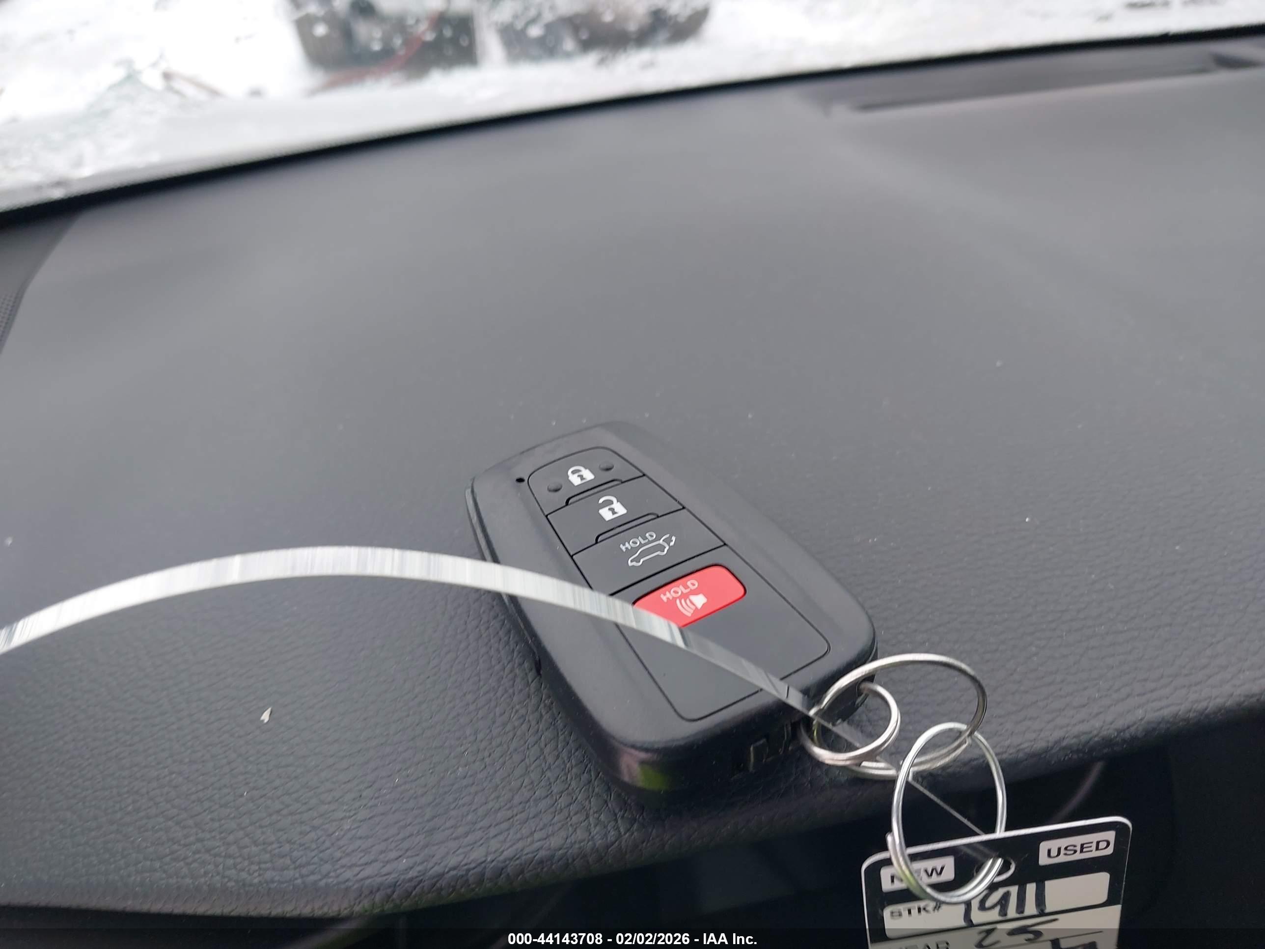 TOYOTA RAV4 image 11