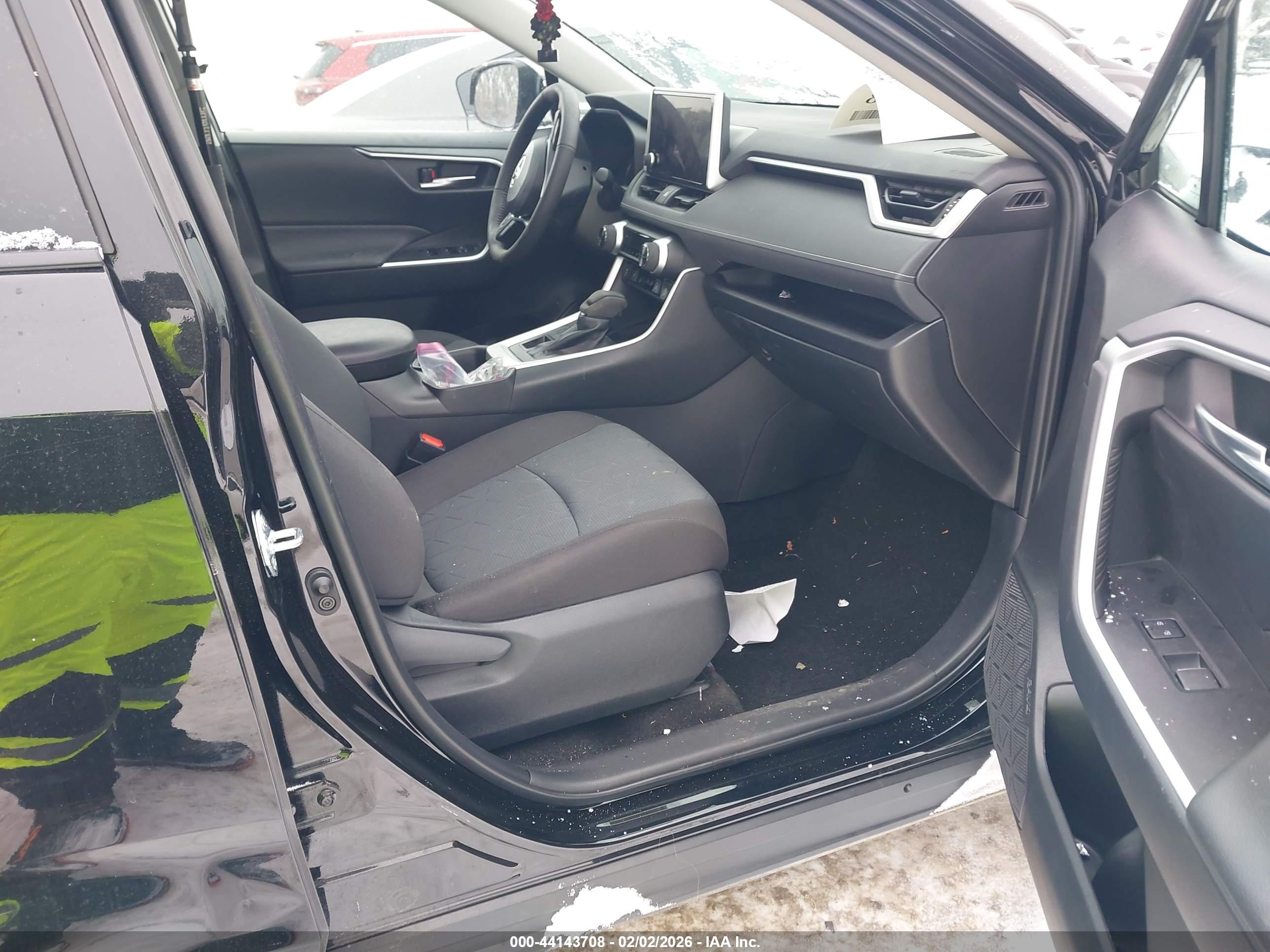 TOYOTA RAV4 image 5