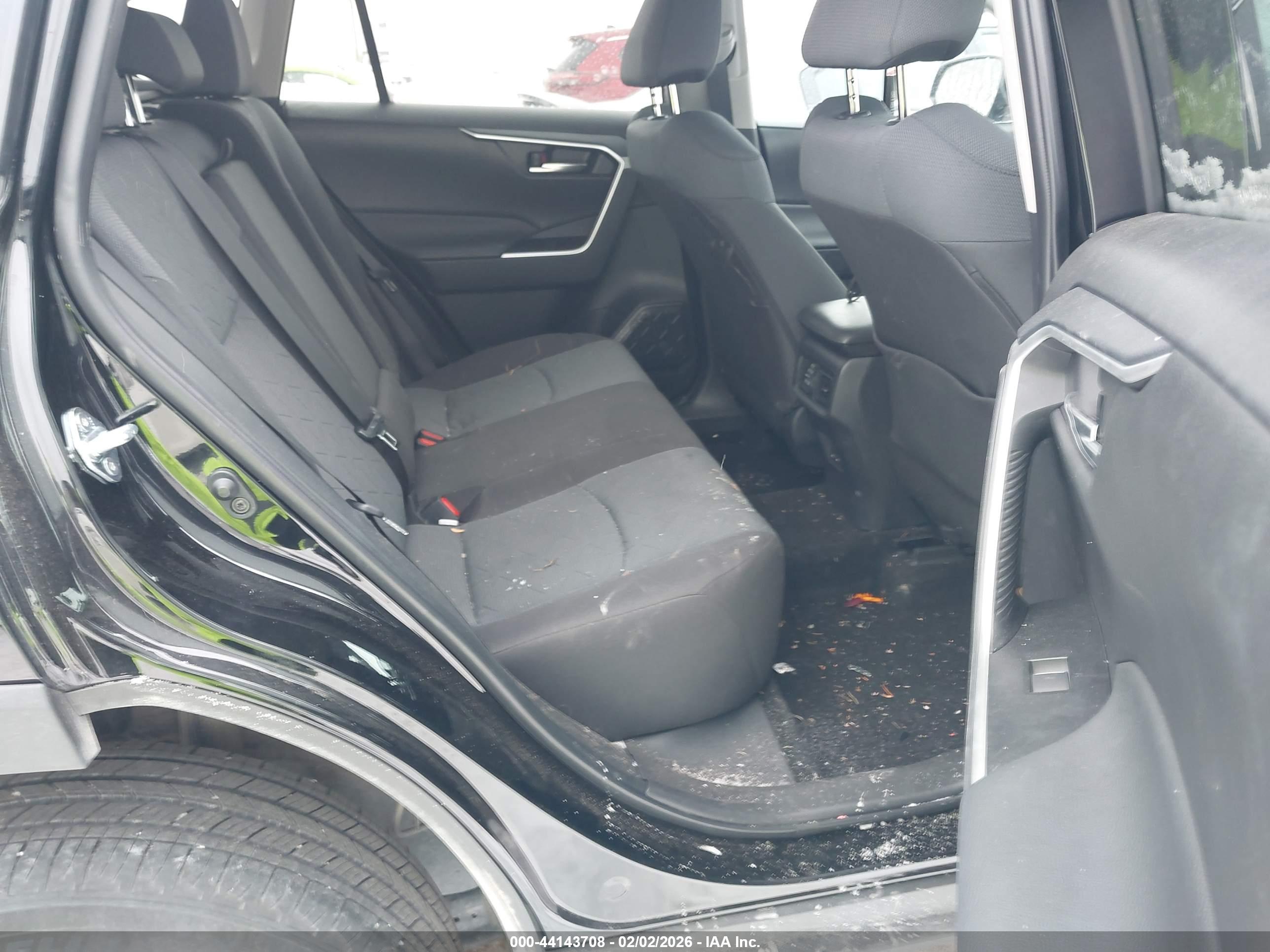 TOYOTA RAV4 image 8