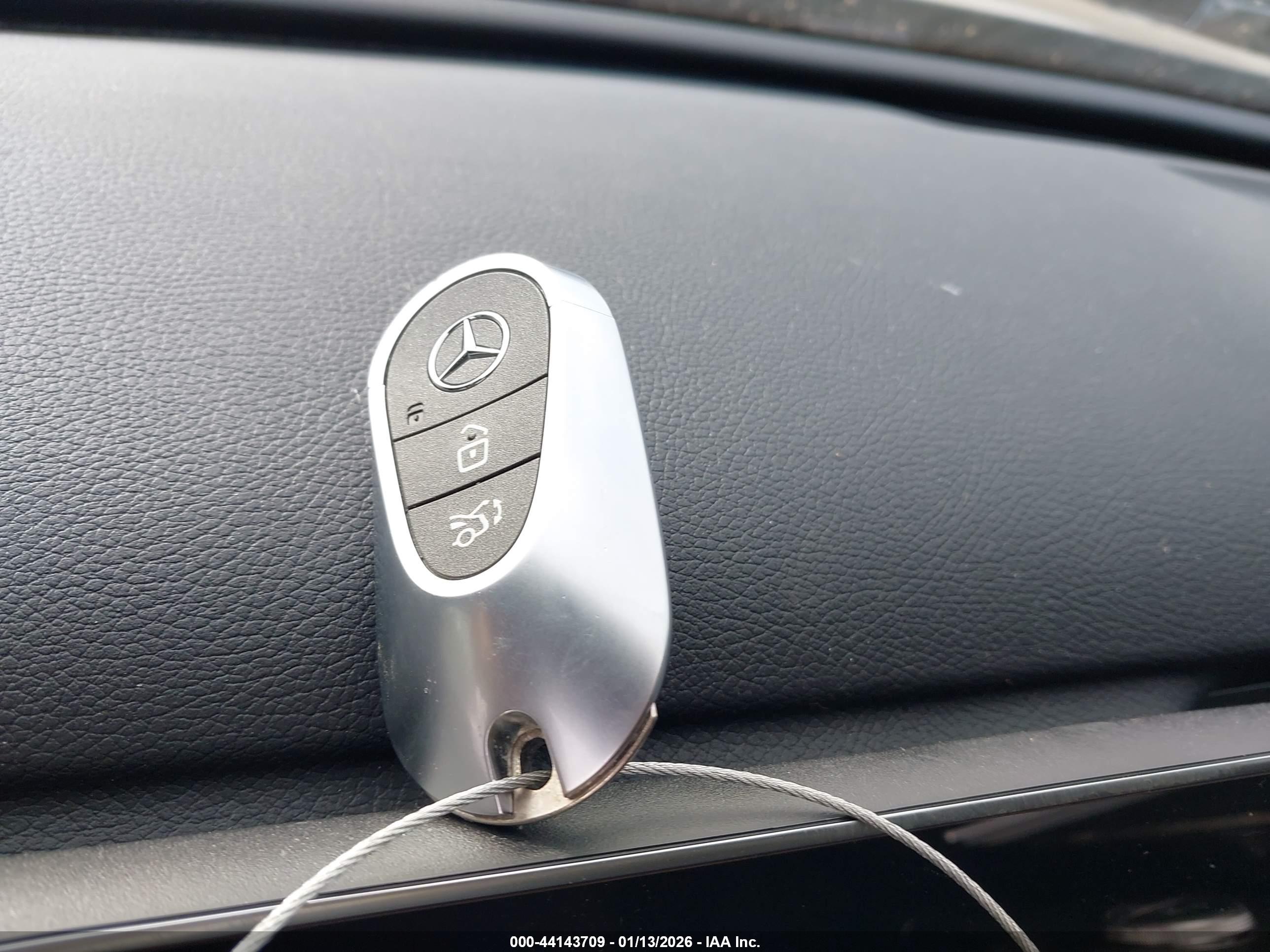 MERCEDES-BENZ GLC image 11