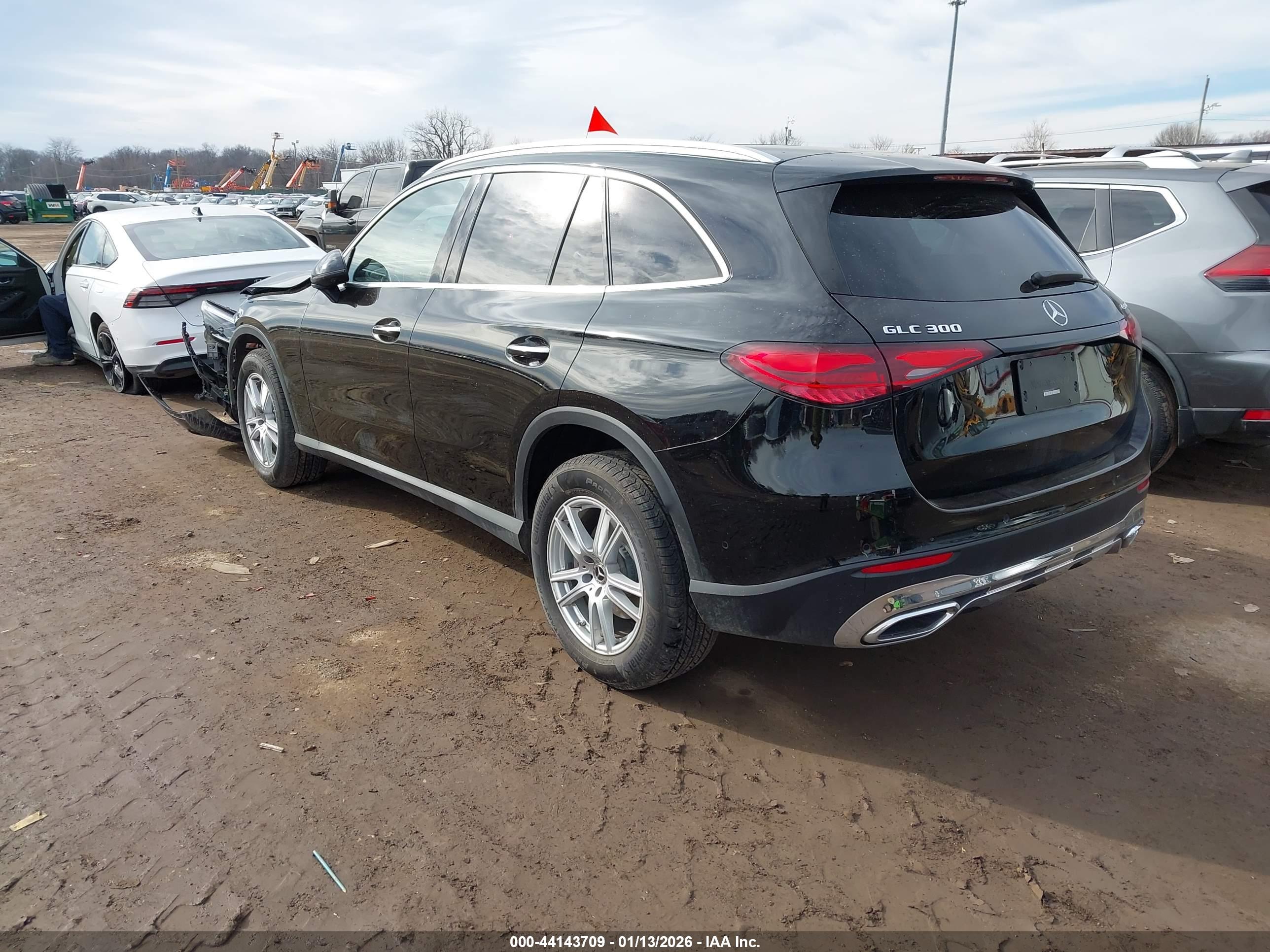 MERCEDES-BENZ GLC image 3
