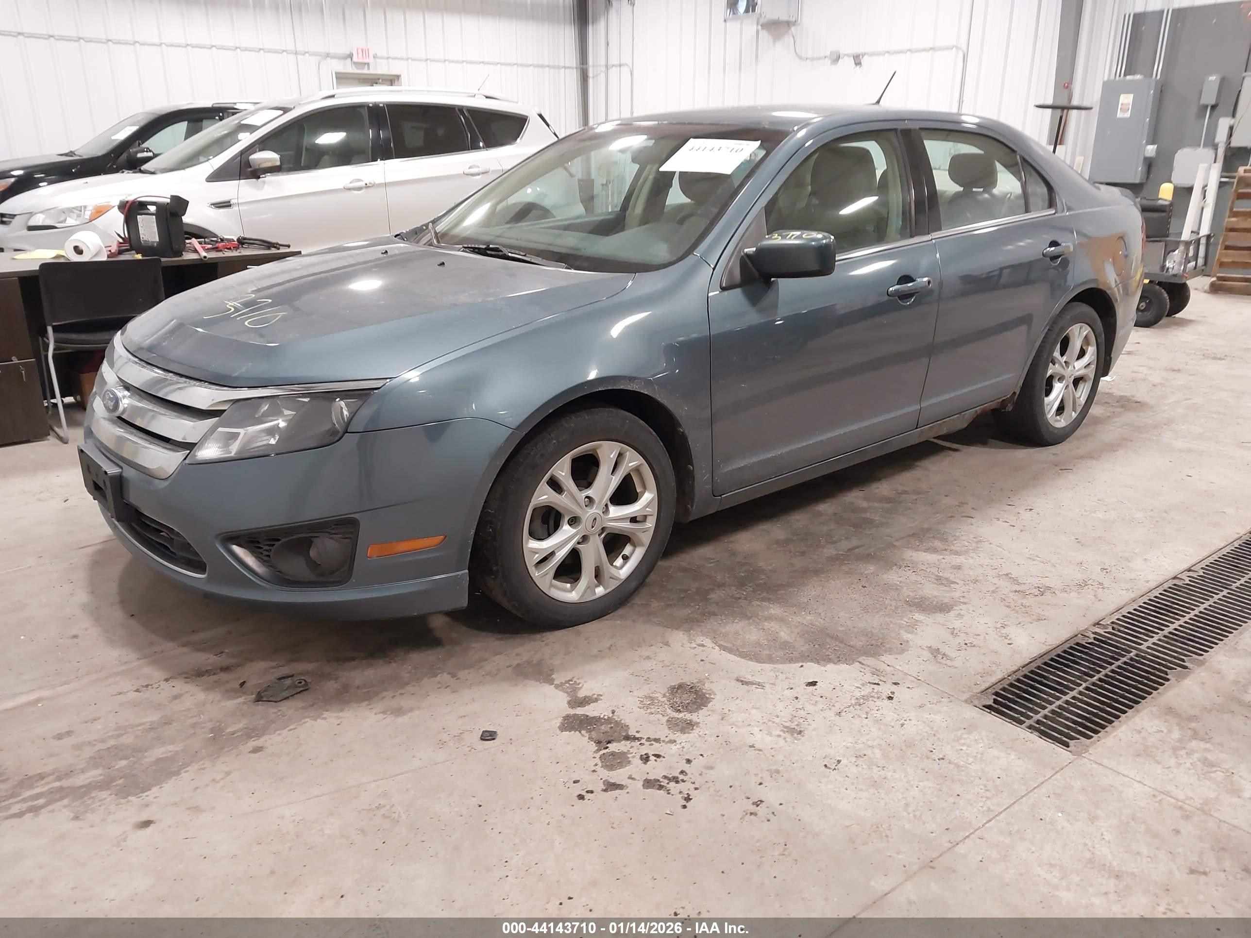 FORD FUSION image 2