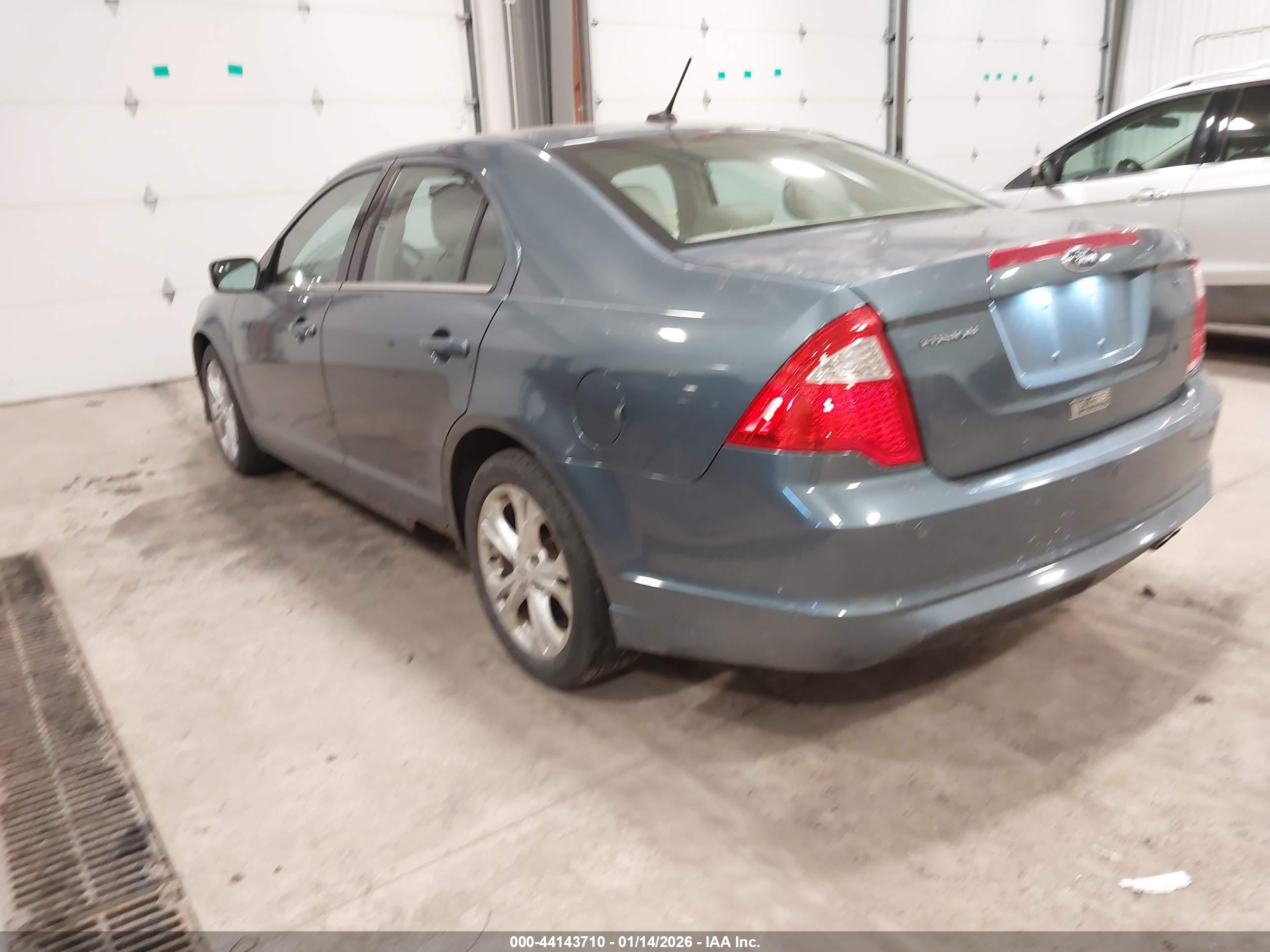 FORD FUSION image 3