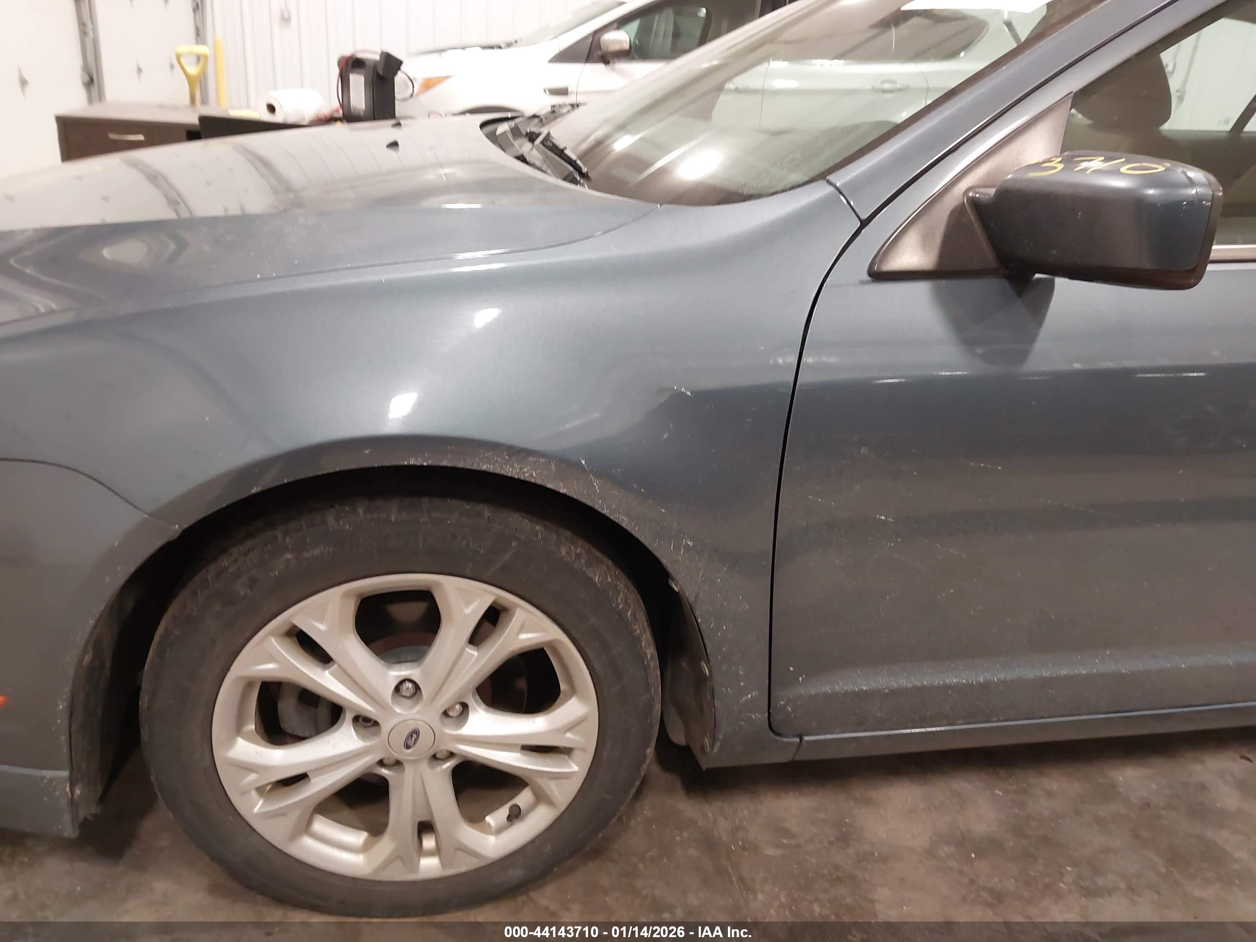 FORD FUSION image 6