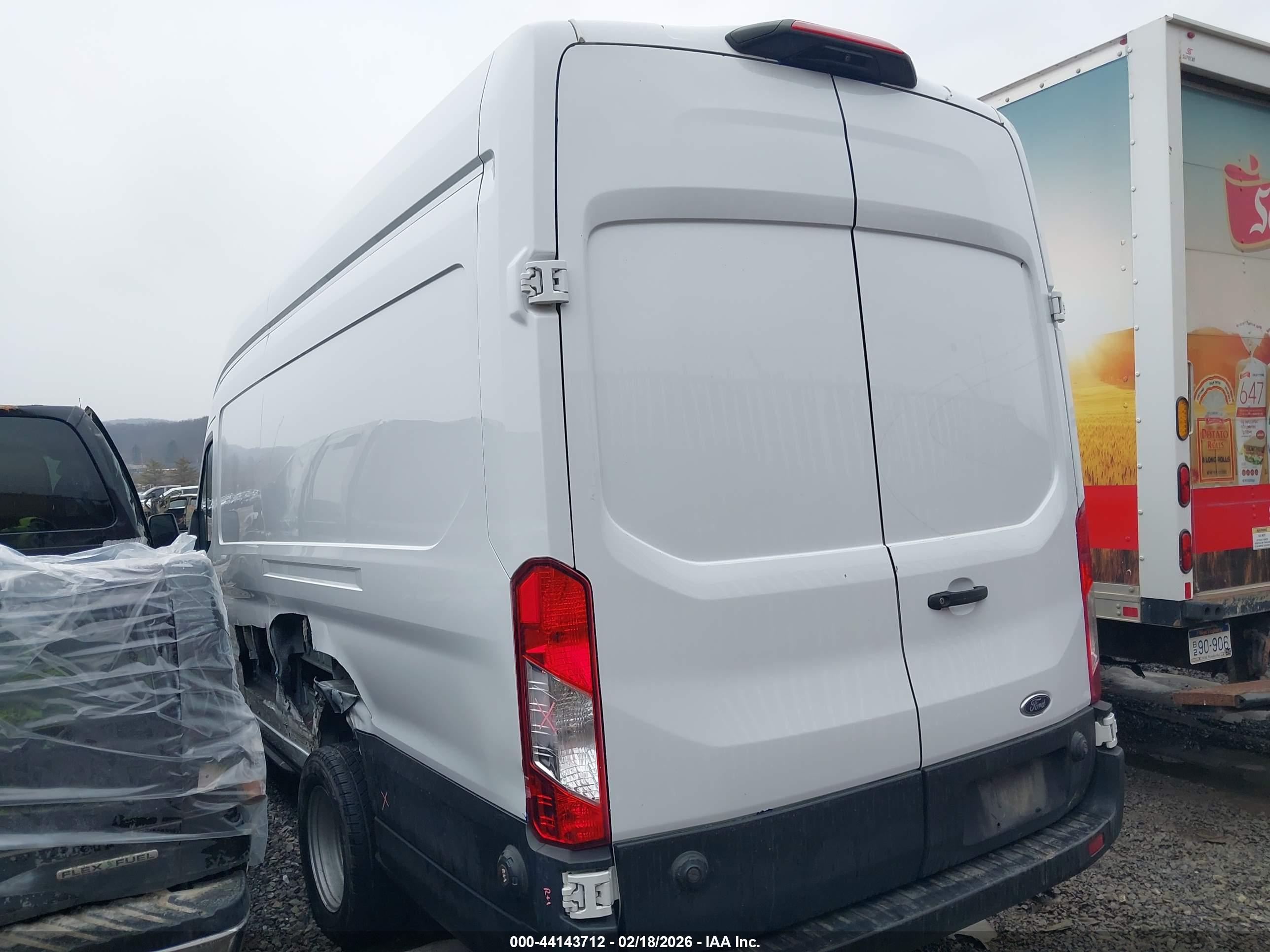 FORD TRANSIT-350 image 3
