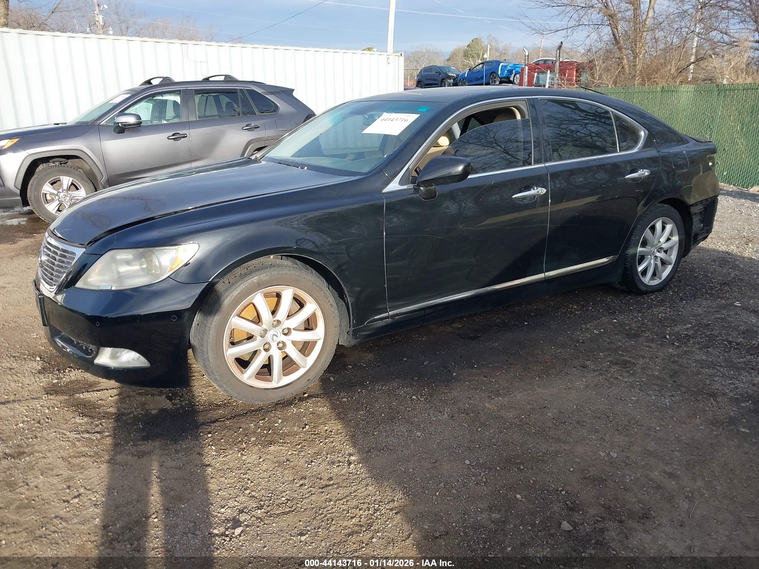 LEXUS LS image 2
