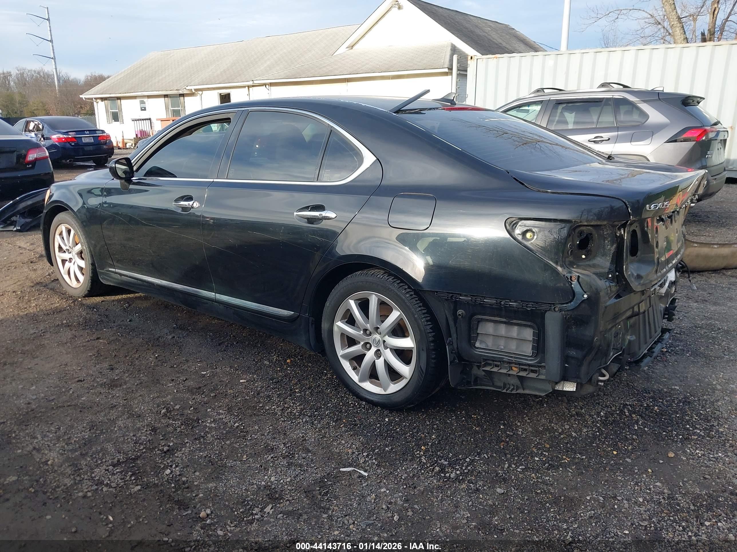 LEXUS LS image 3