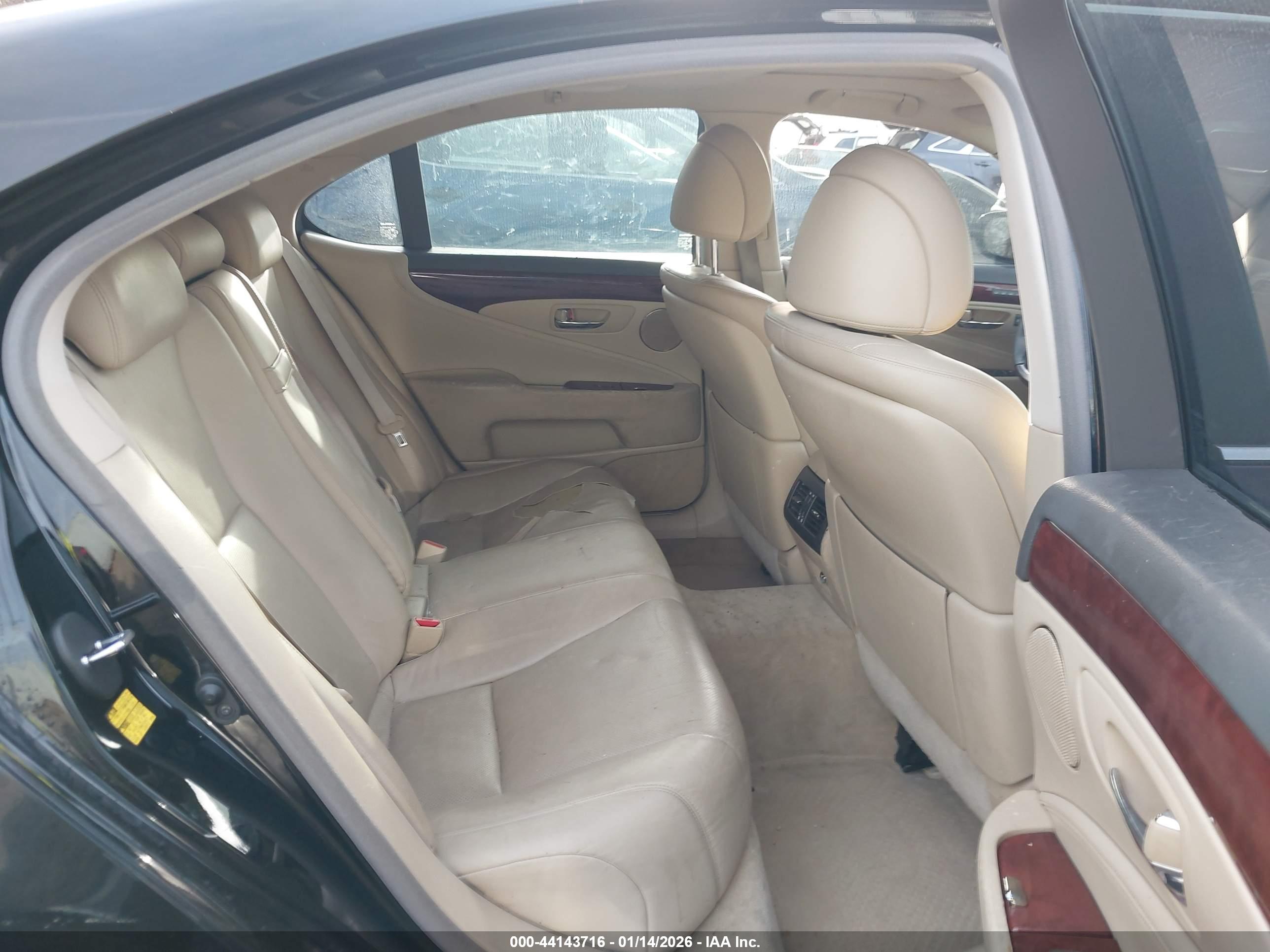 LEXUS LS image 8