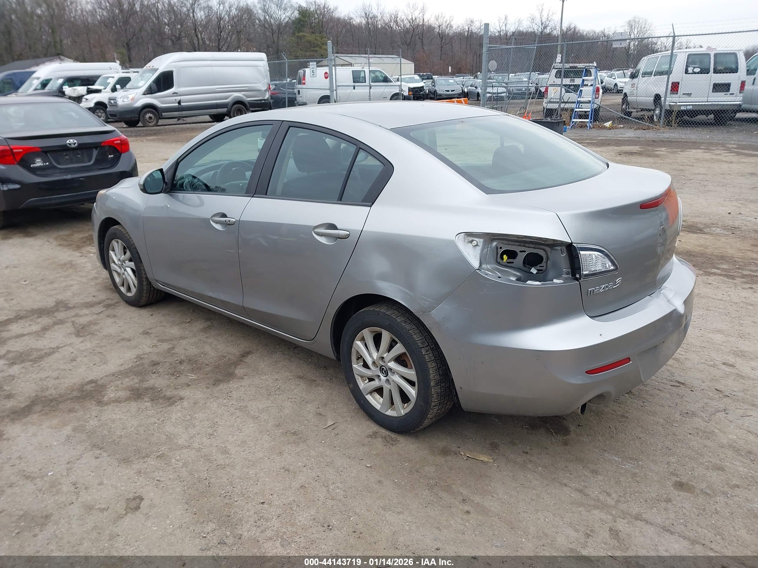 MAZDA MAZDA3 image 3
