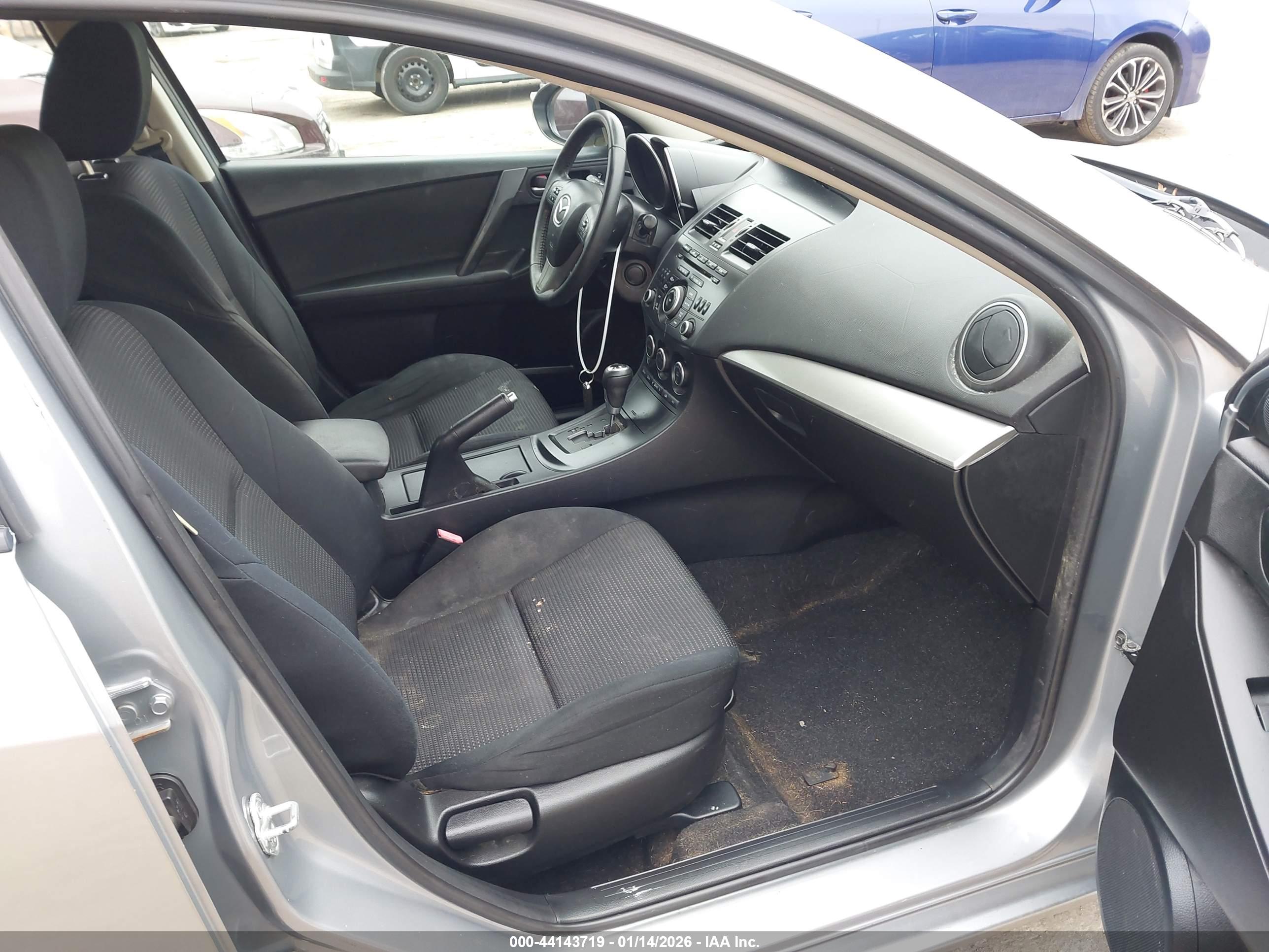 MAZDA MAZDA3 image 5