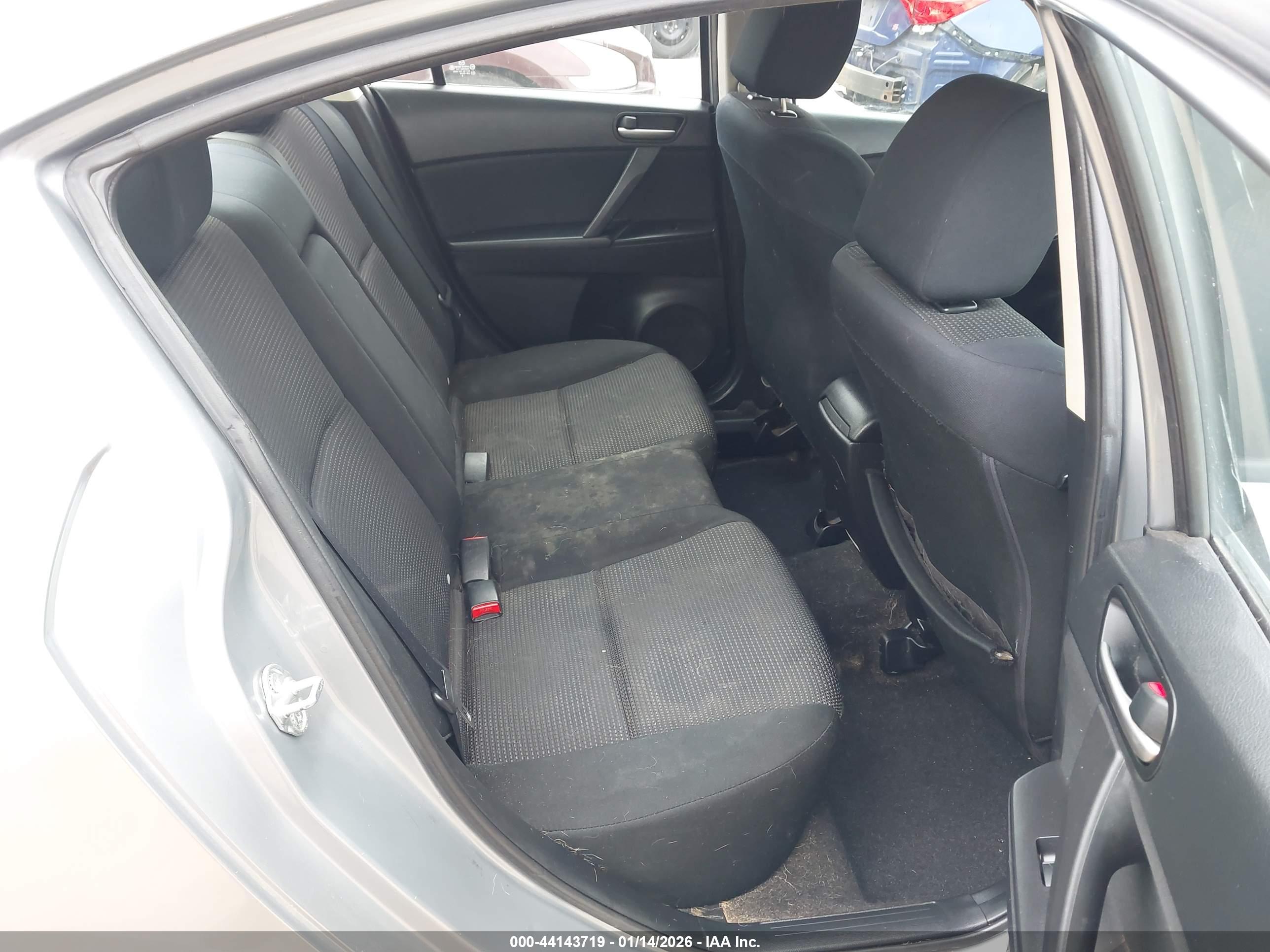 MAZDA MAZDA3 image 8