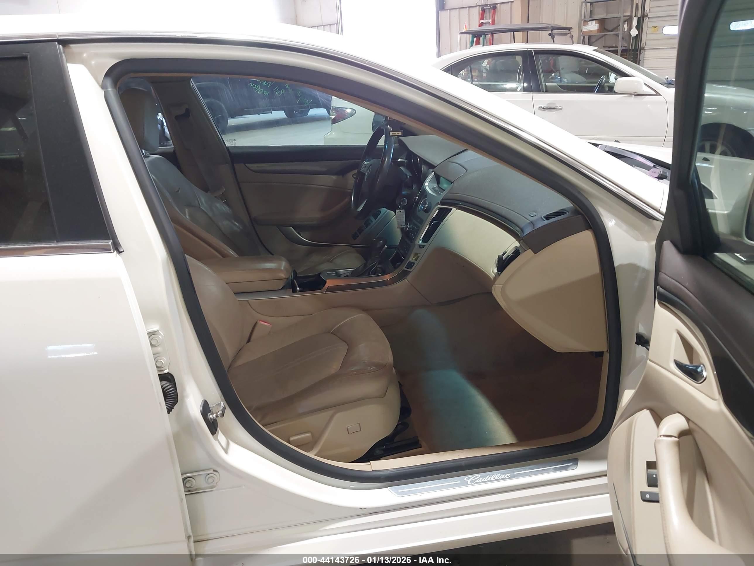CADILLAC CTS image 5