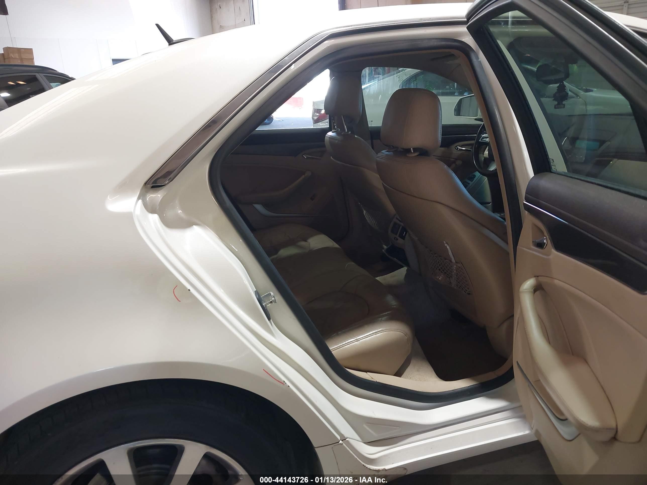 CADILLAC CTS image 8