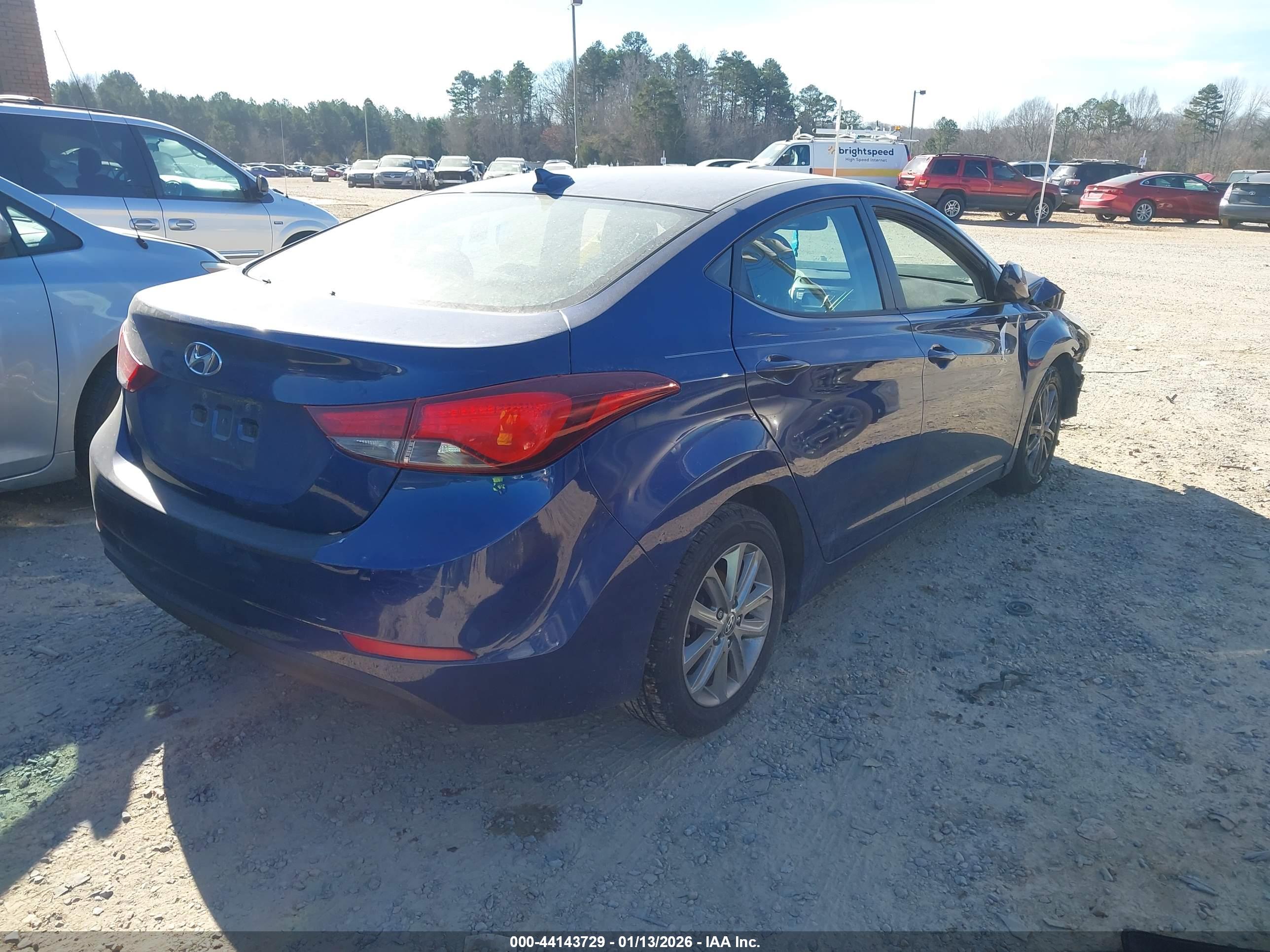 HYUNDAI ELANTRA image 4