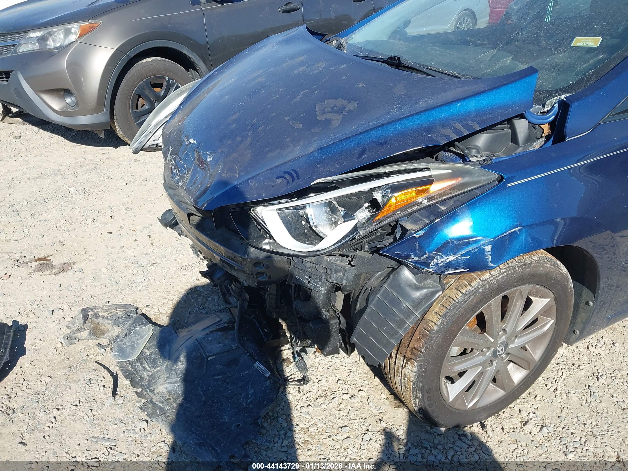 HYUNDAI ELANTRA image 6