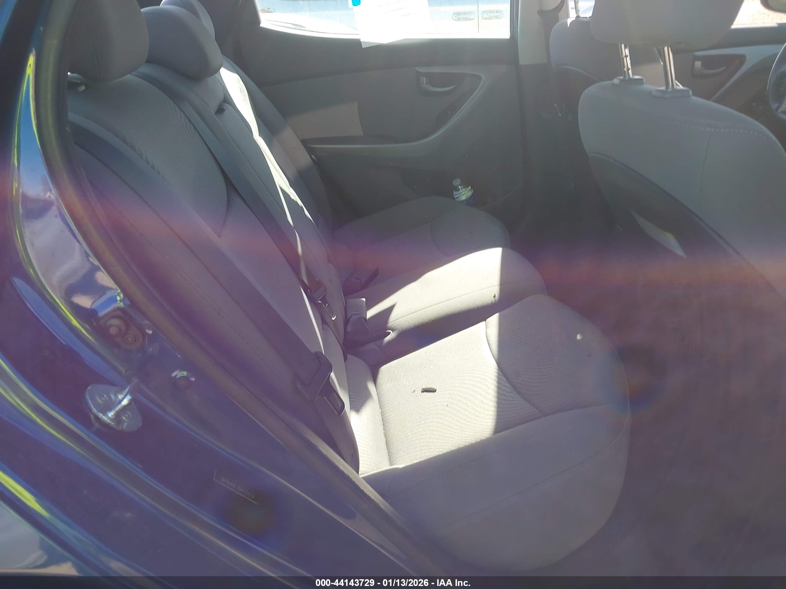 HYUNDAI ELANTRA image 8