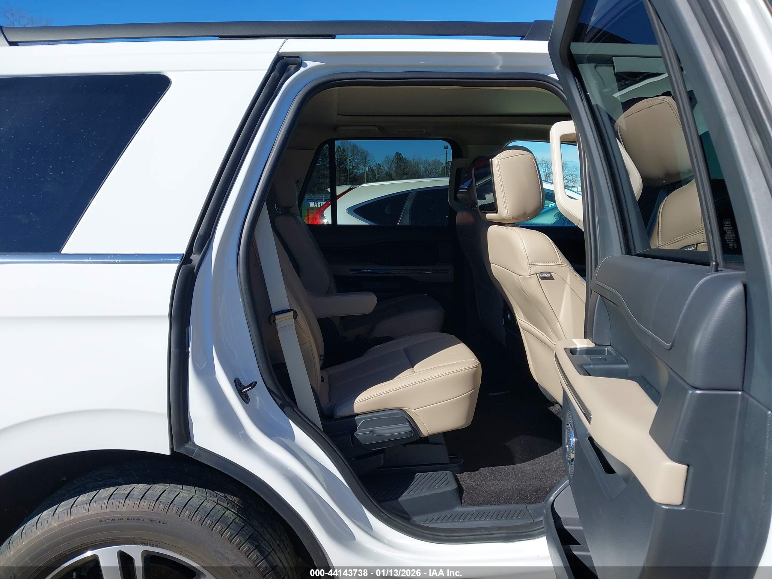 FORD EXPEDITION image 8
