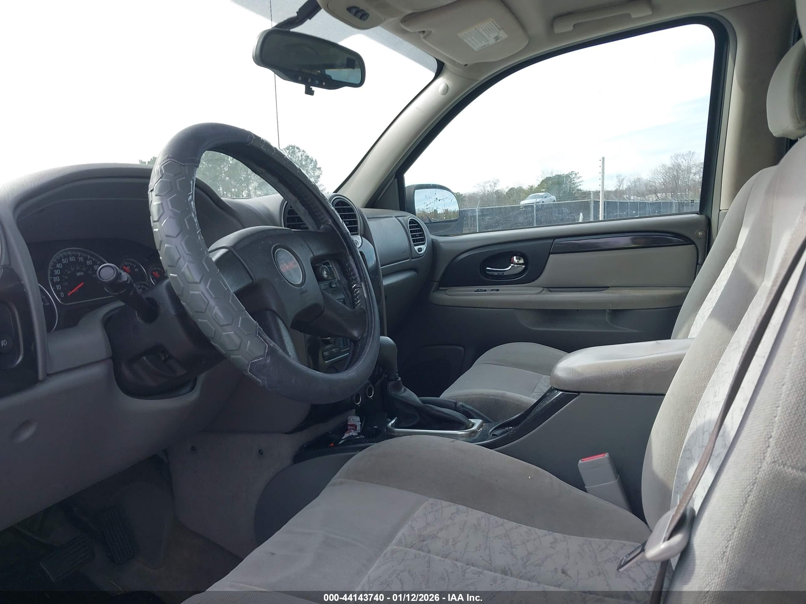 GMC ENVOY image 5