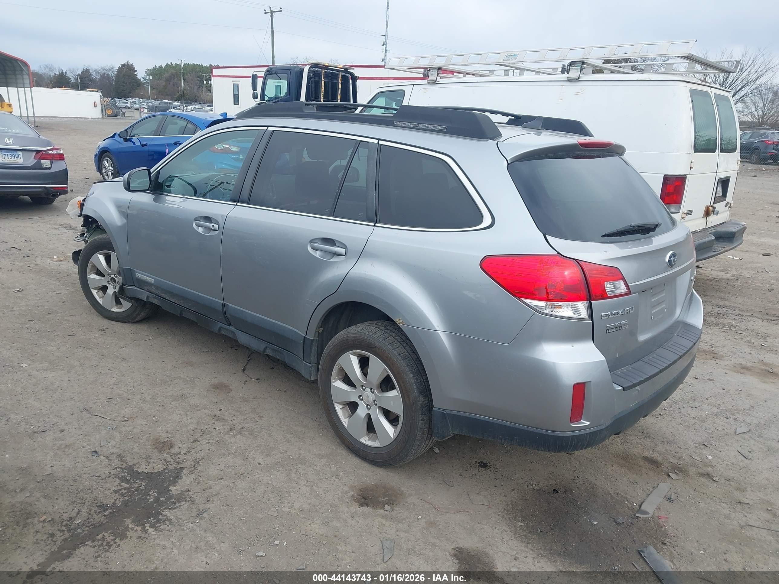 SUBARU OUTBACK image 3