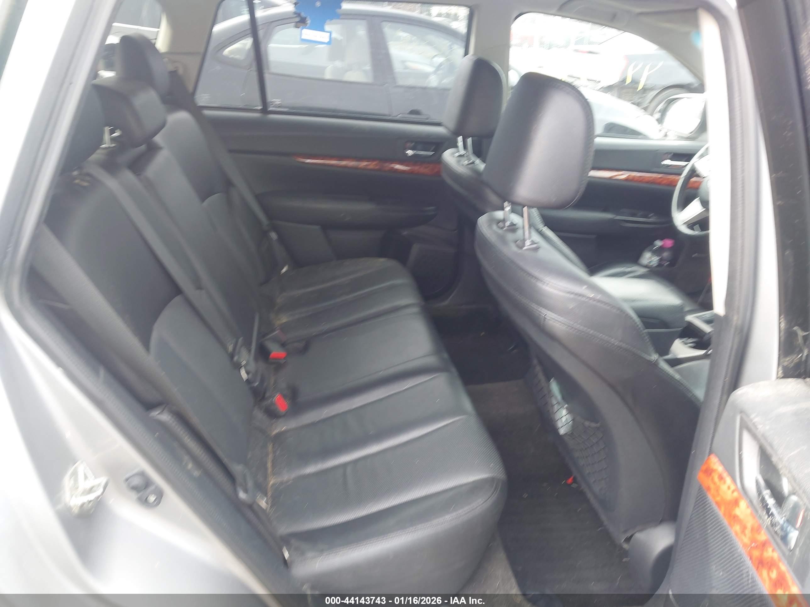 SUBARU OUTBACK image 8