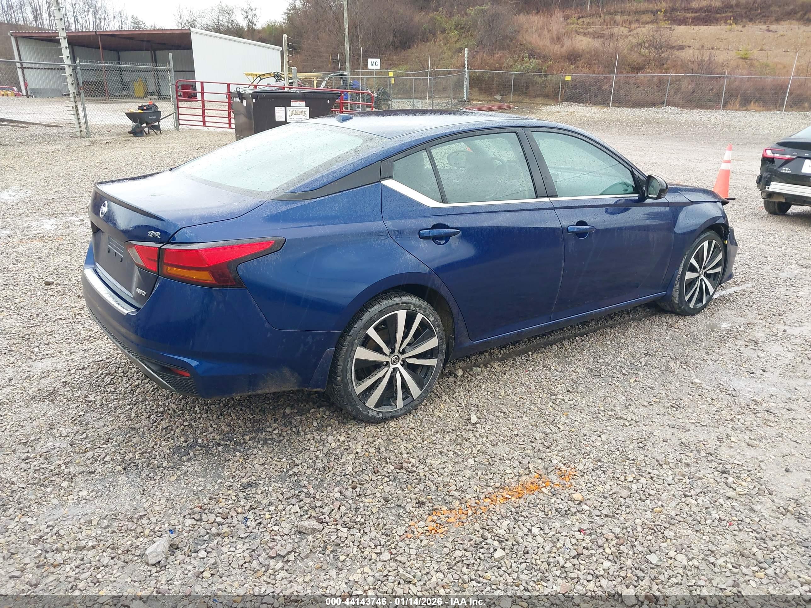 NISSAN ALTIMA image 4