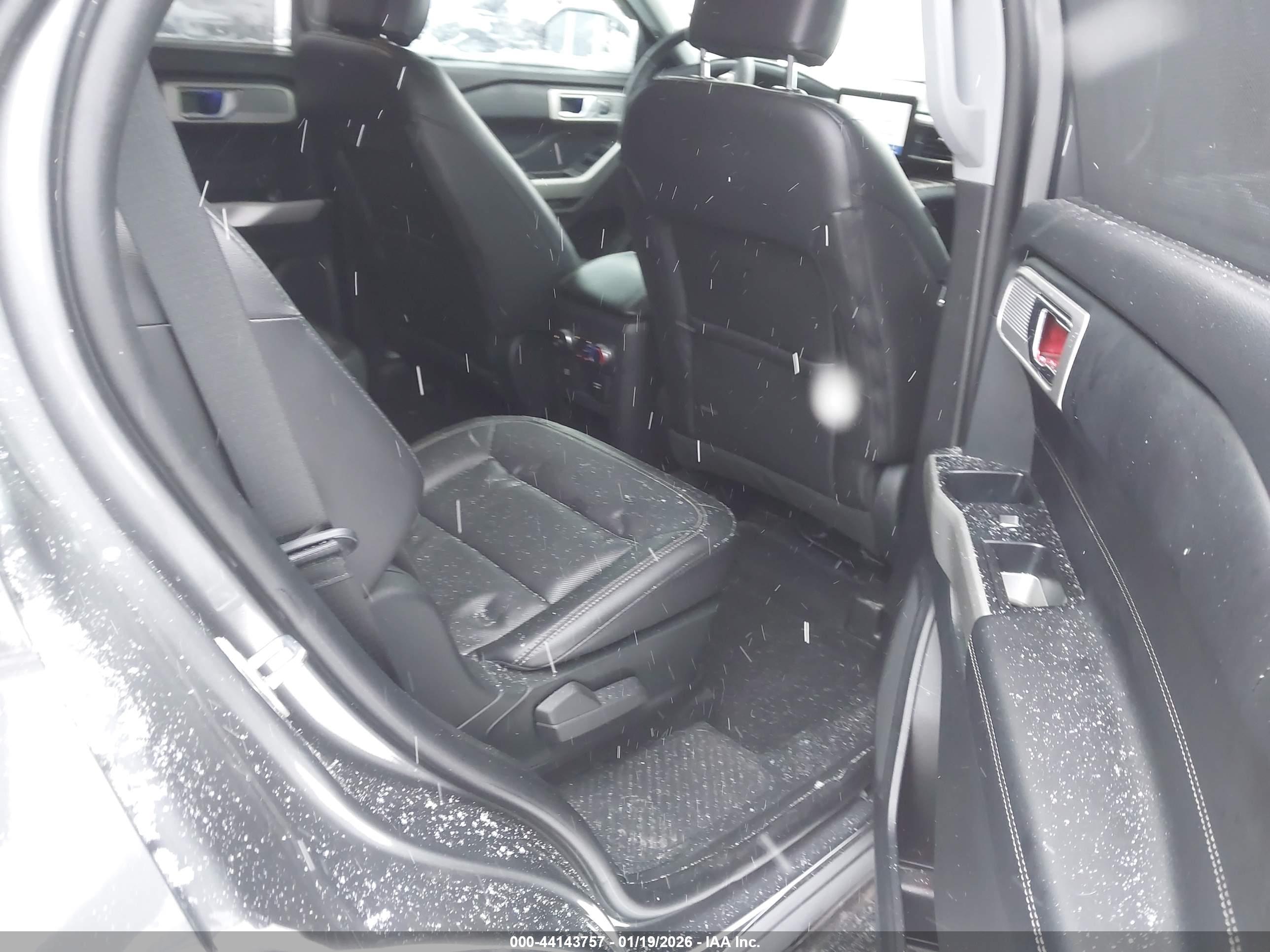 FORD EXPLORER image 8