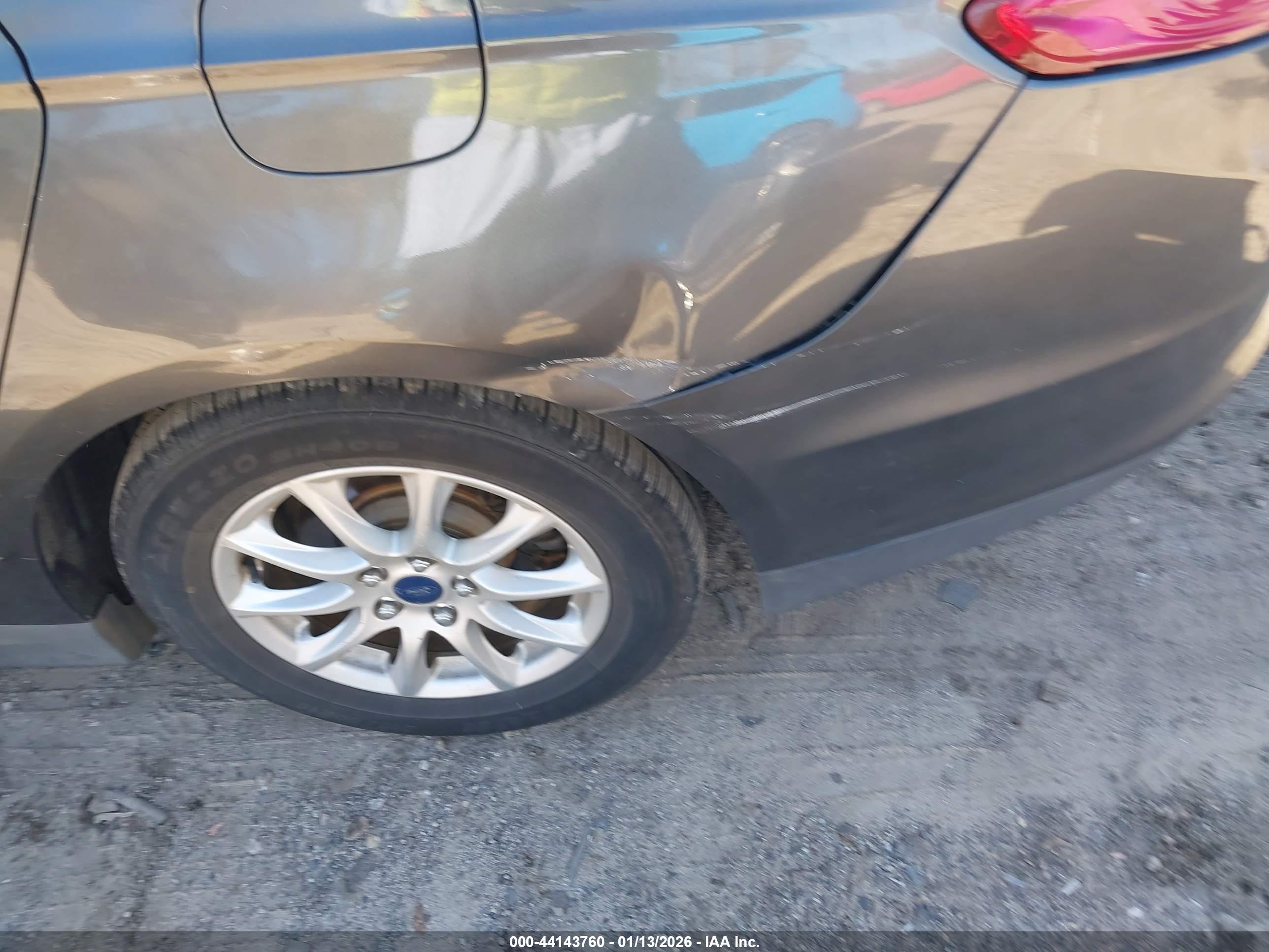 FORD FUSION image 6