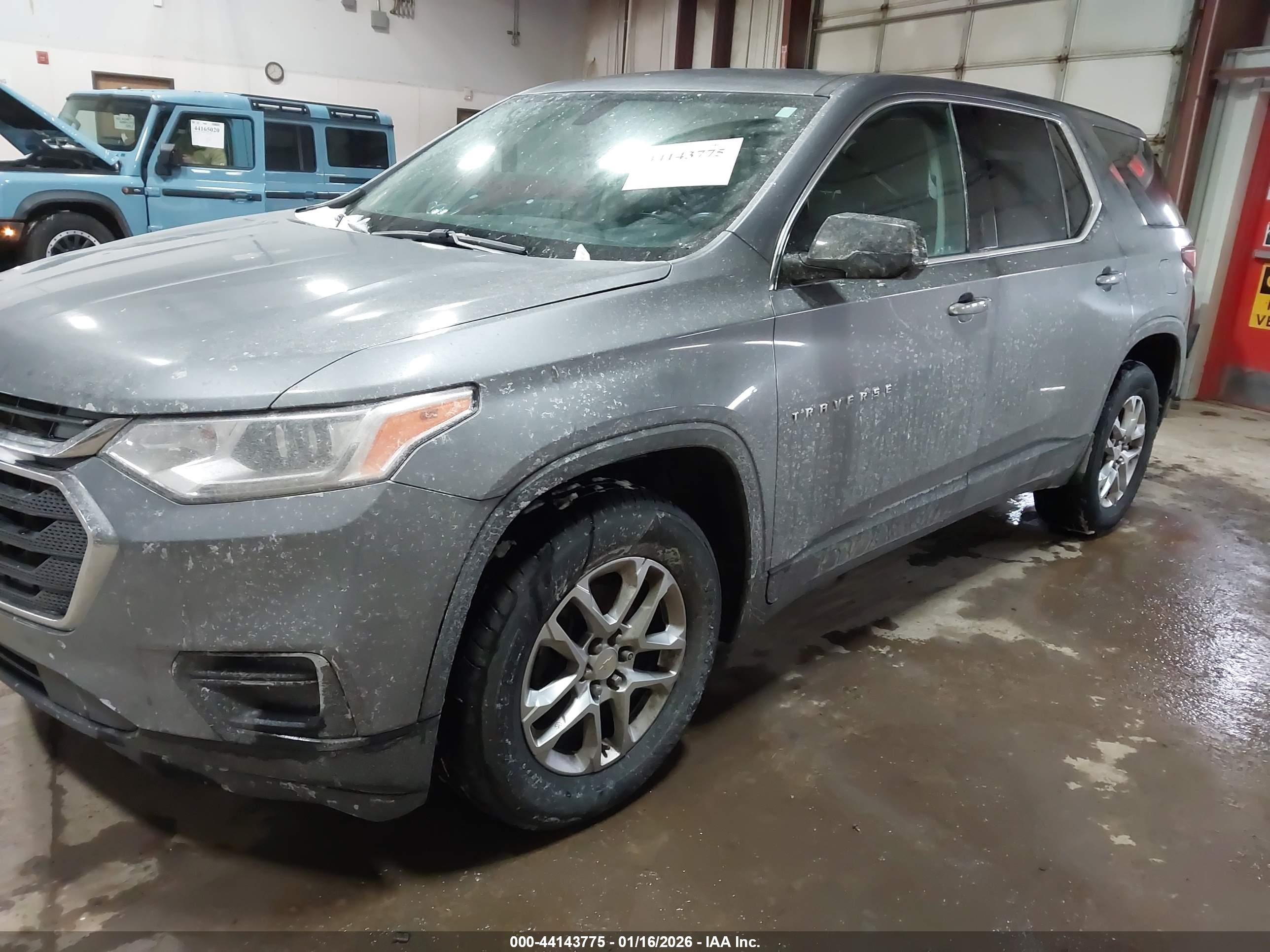 CHEVROLET TRAVERSE image 2