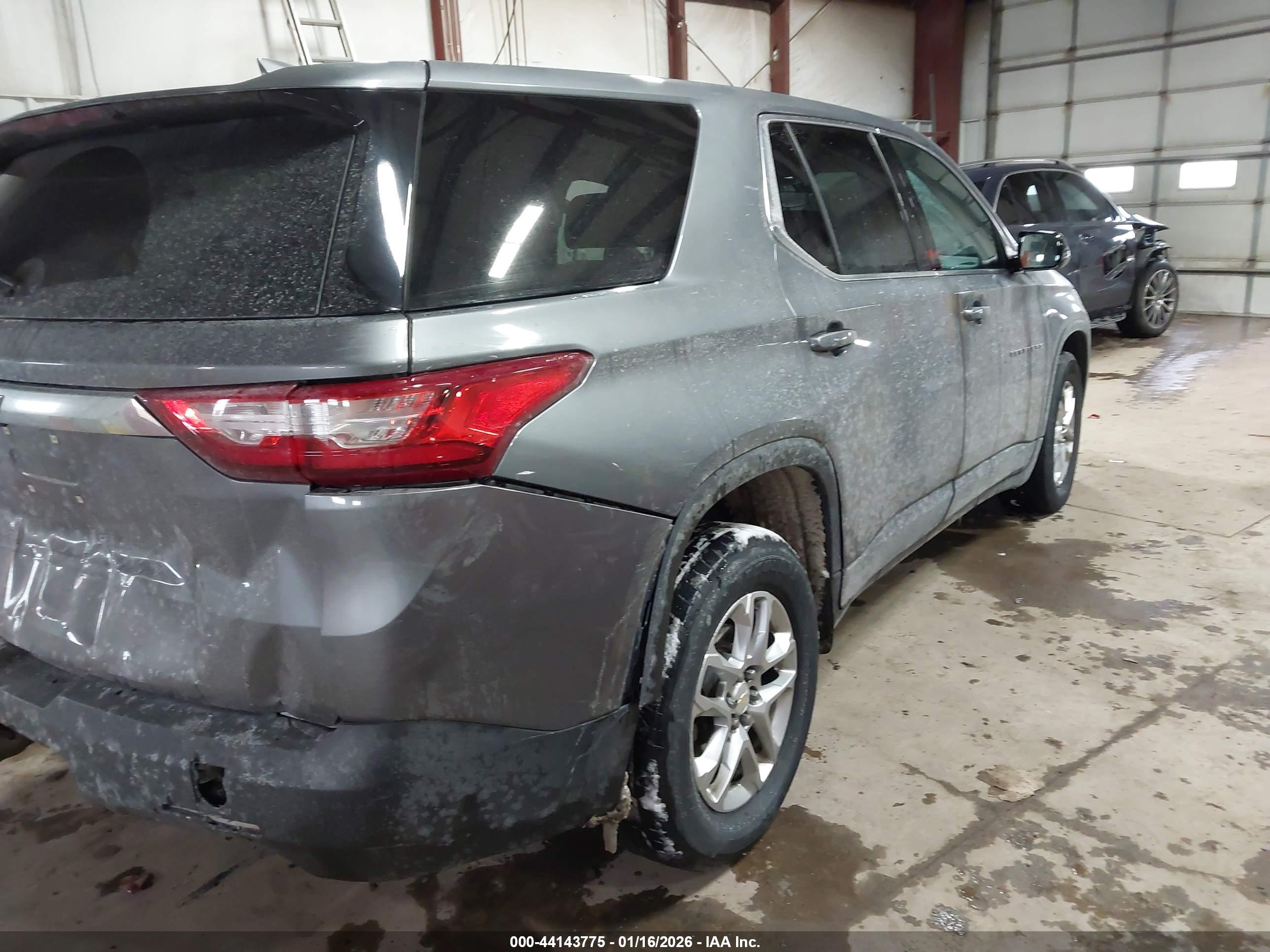 CHEVROLET TRAVERSE image 4