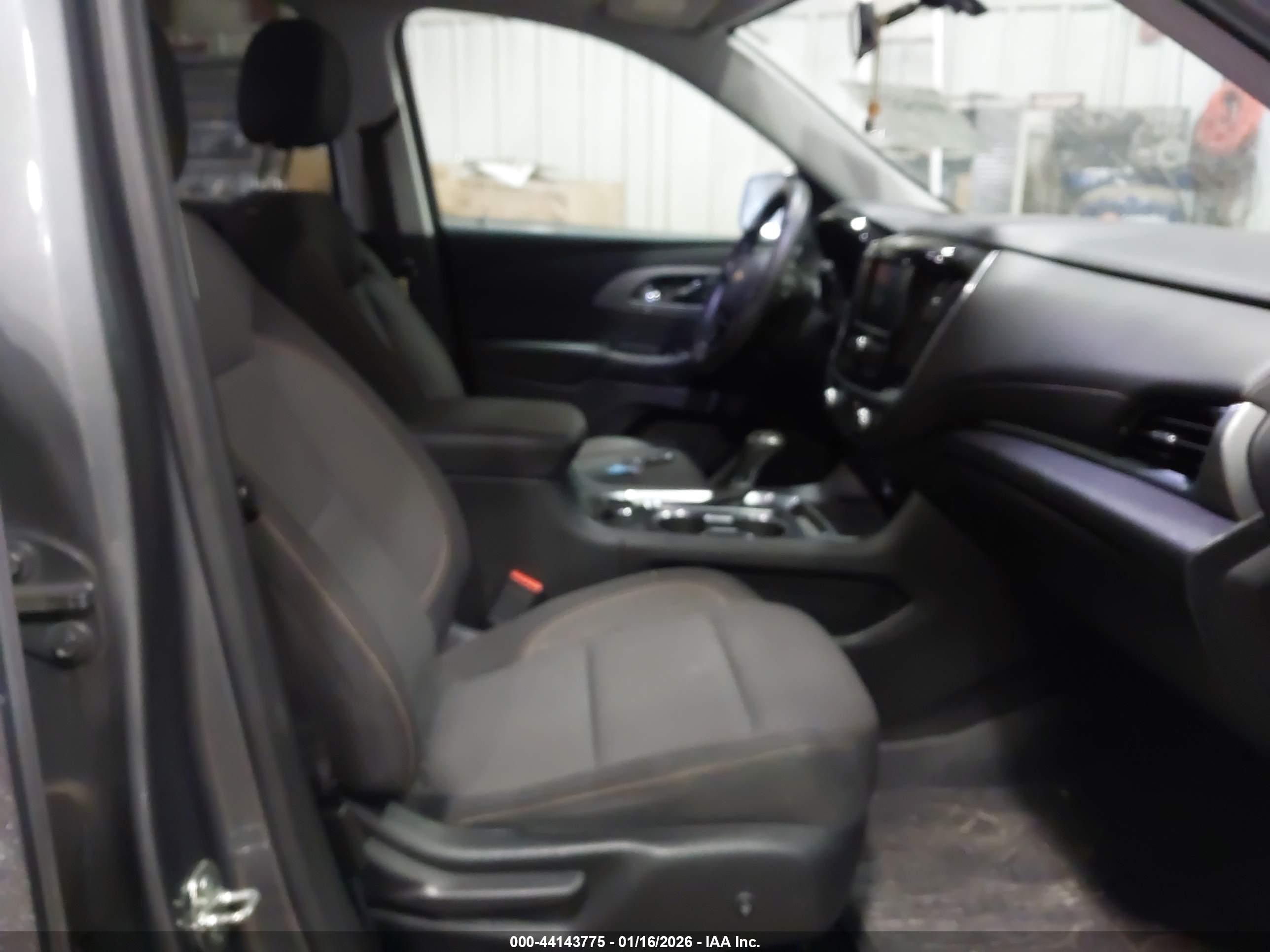 CHEVROLET TRAVERSE image 5