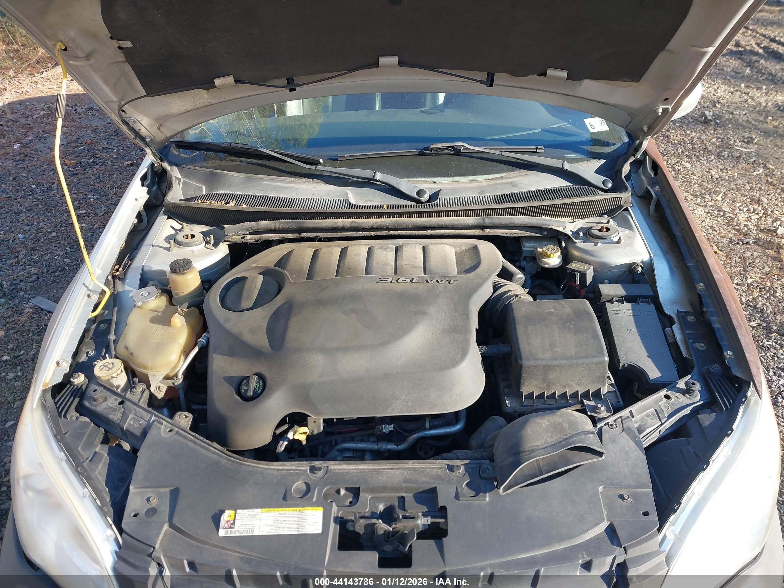 CHRYSLER 200 image 10