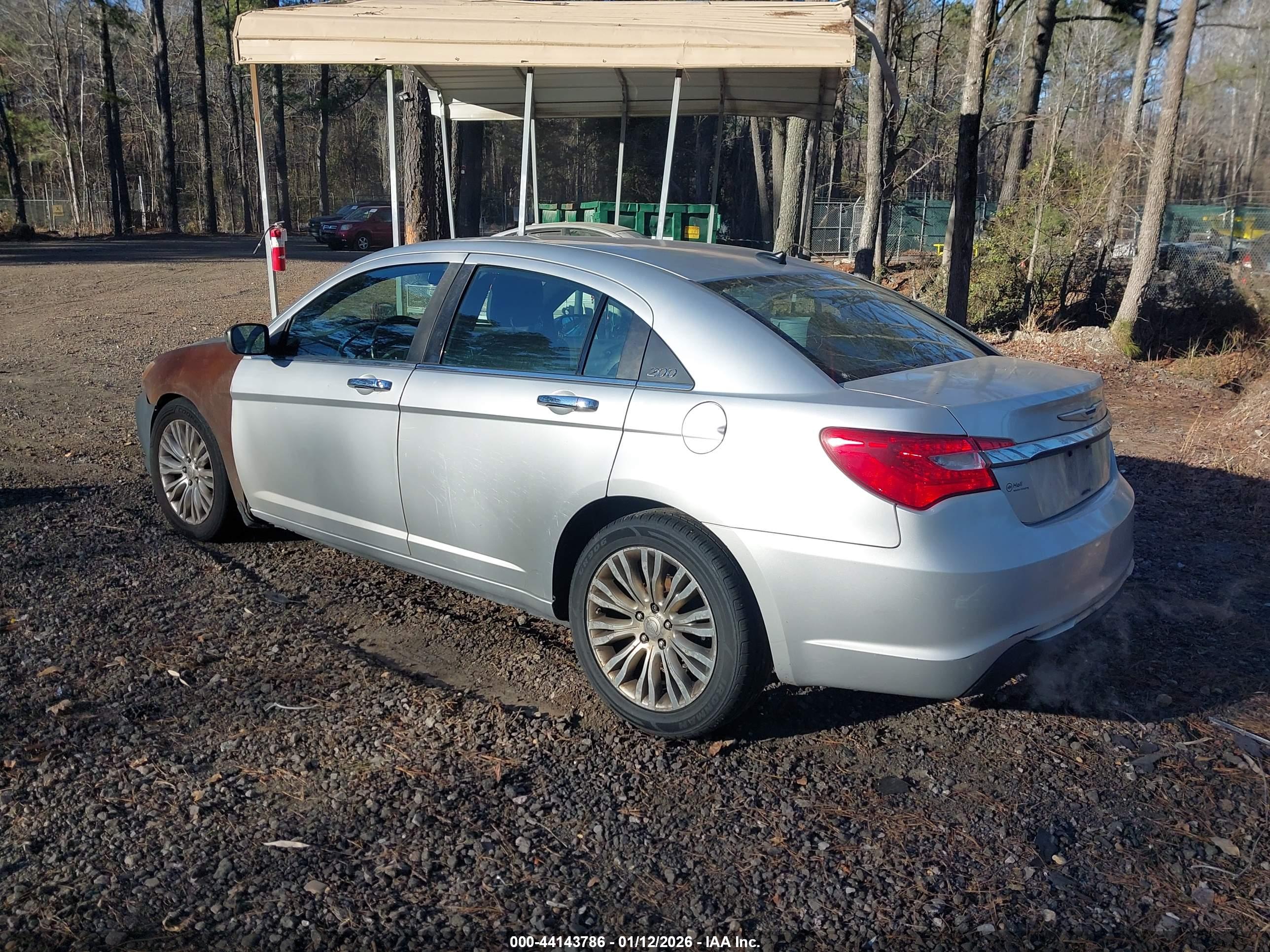 CHRYSLER 200 image 3