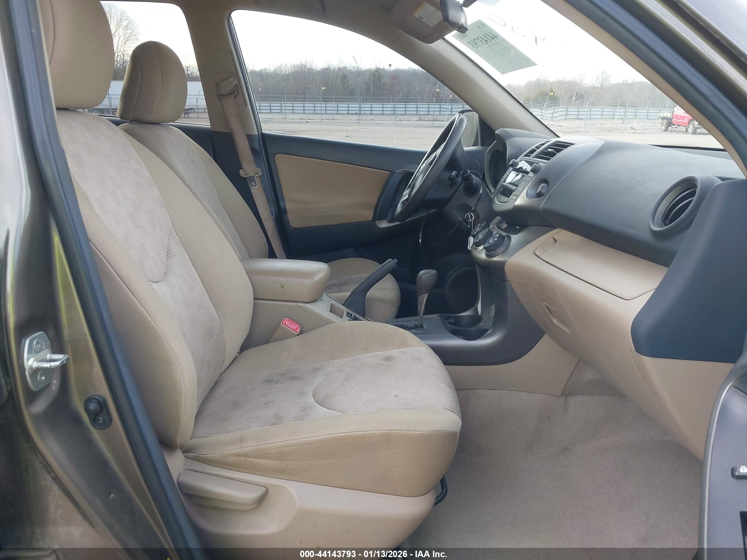 TOYOTA RAV4 image 5
