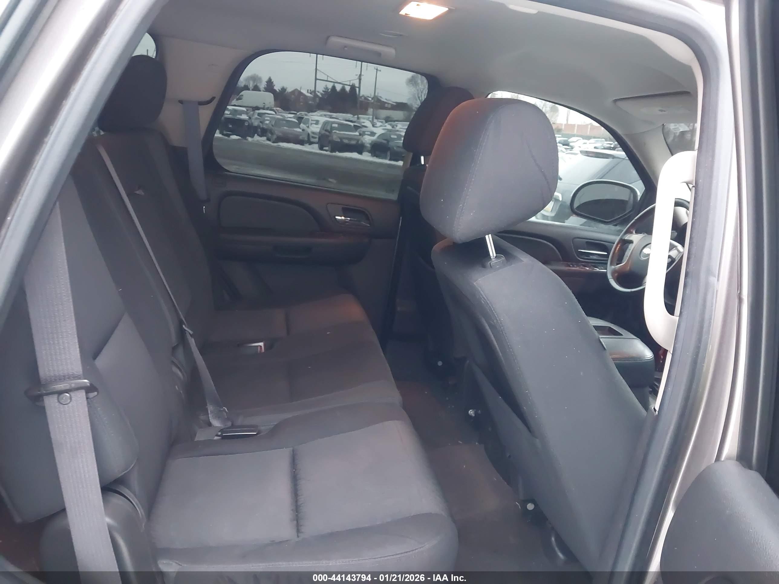 CHEVROLET TAHOE image 8