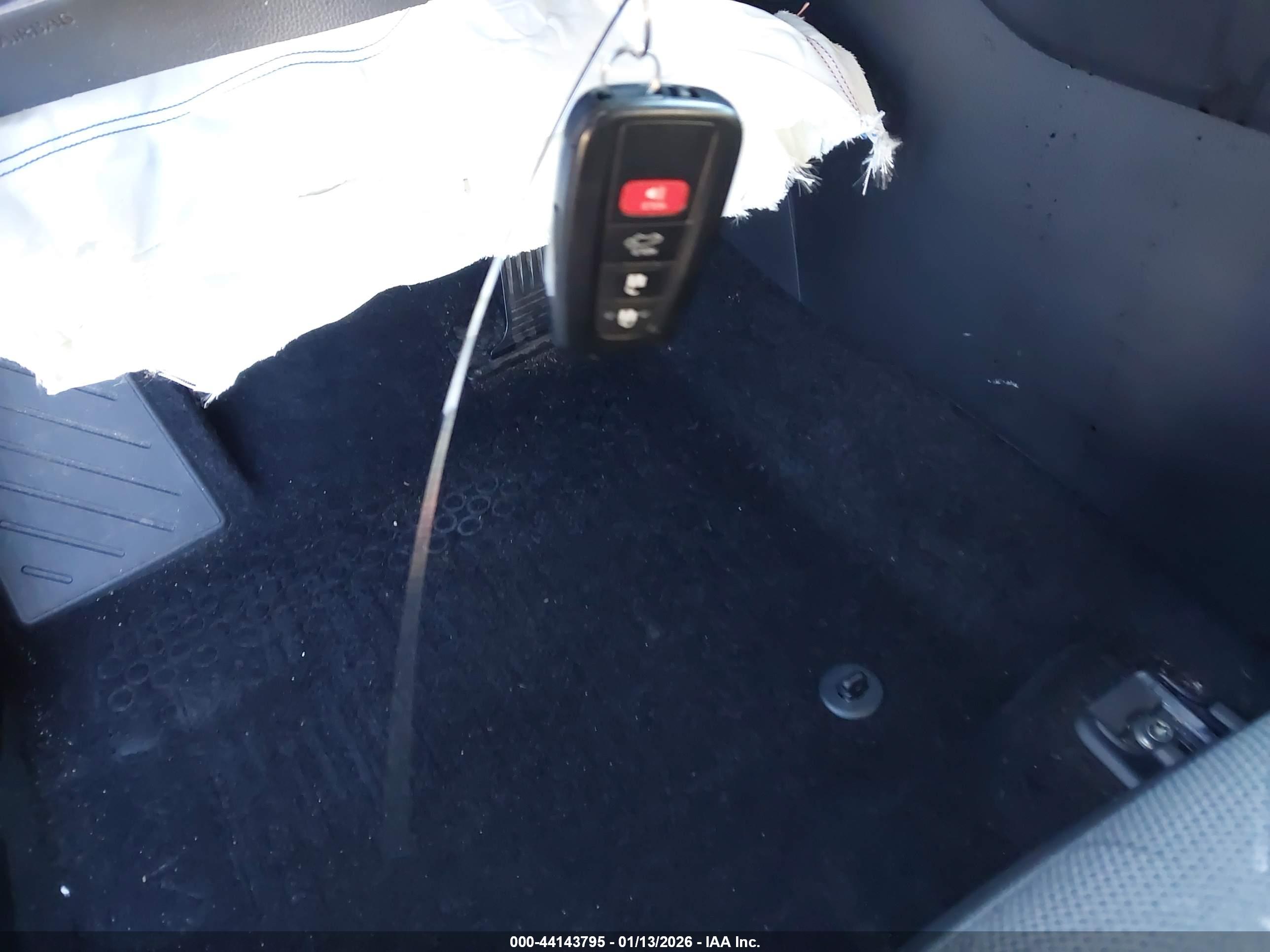 TOYOTA RAV4 image 11