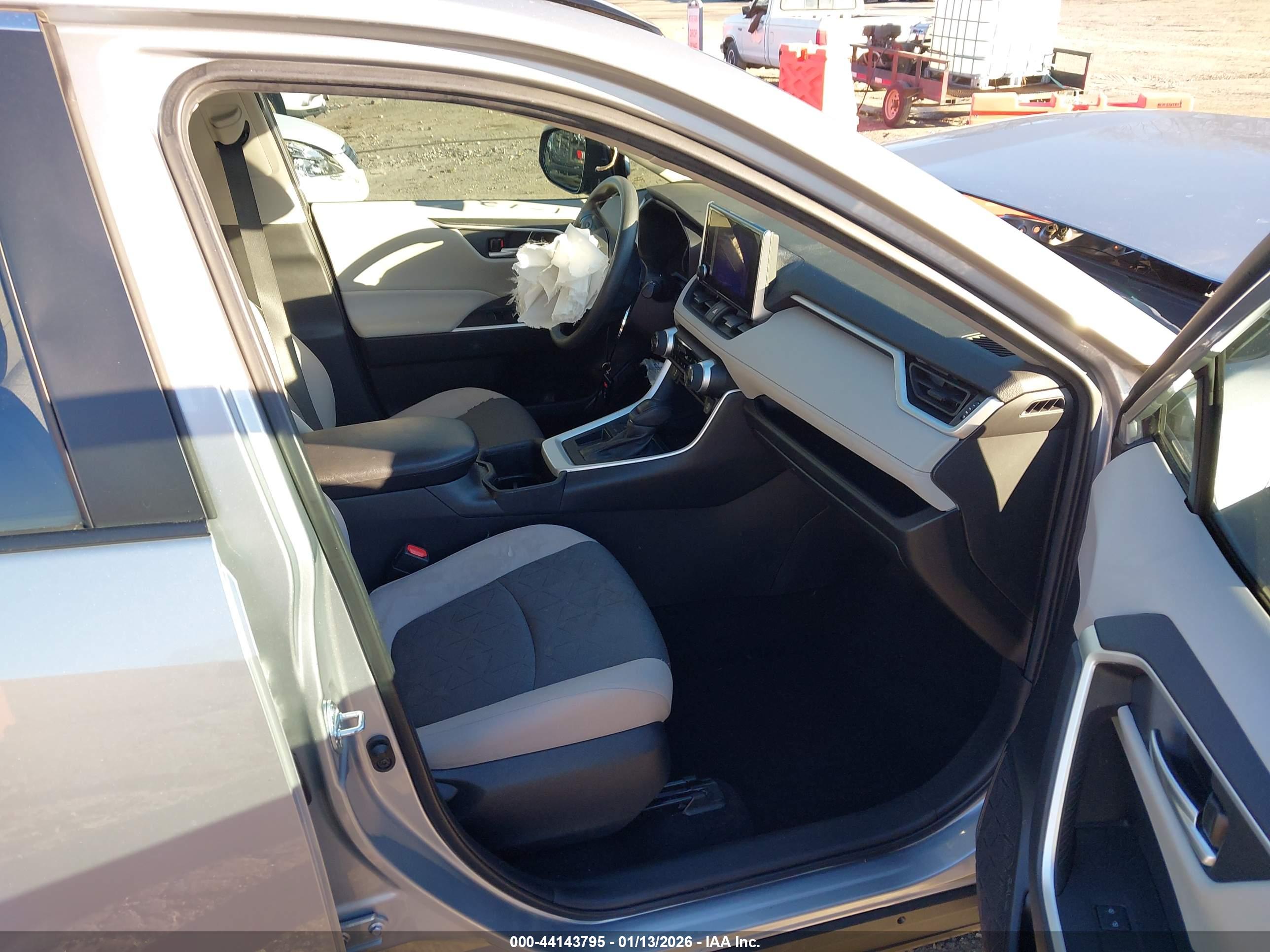 TOYOTA RAV4 image 5