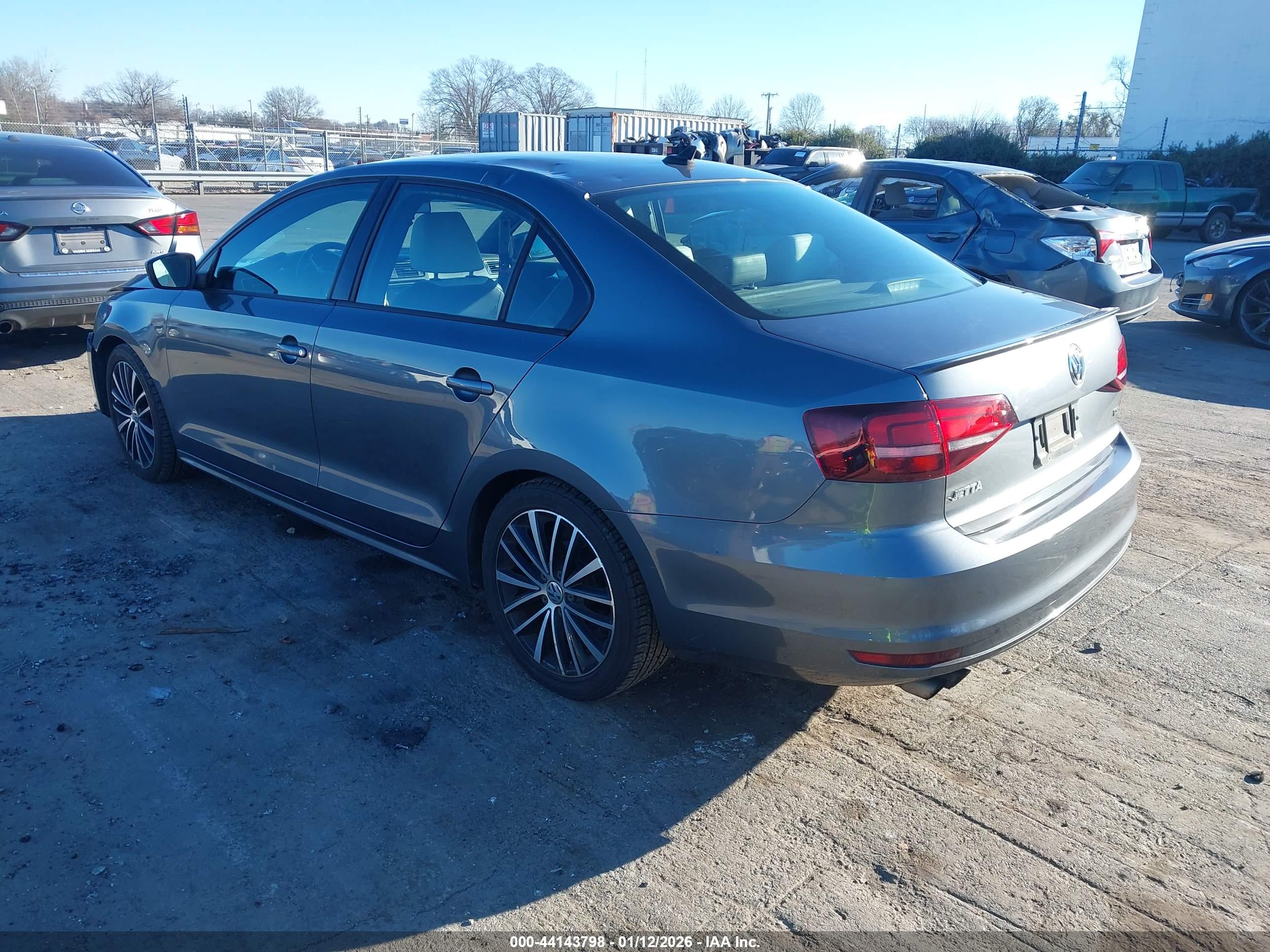 VOLKSWAGEN JETTA image 3