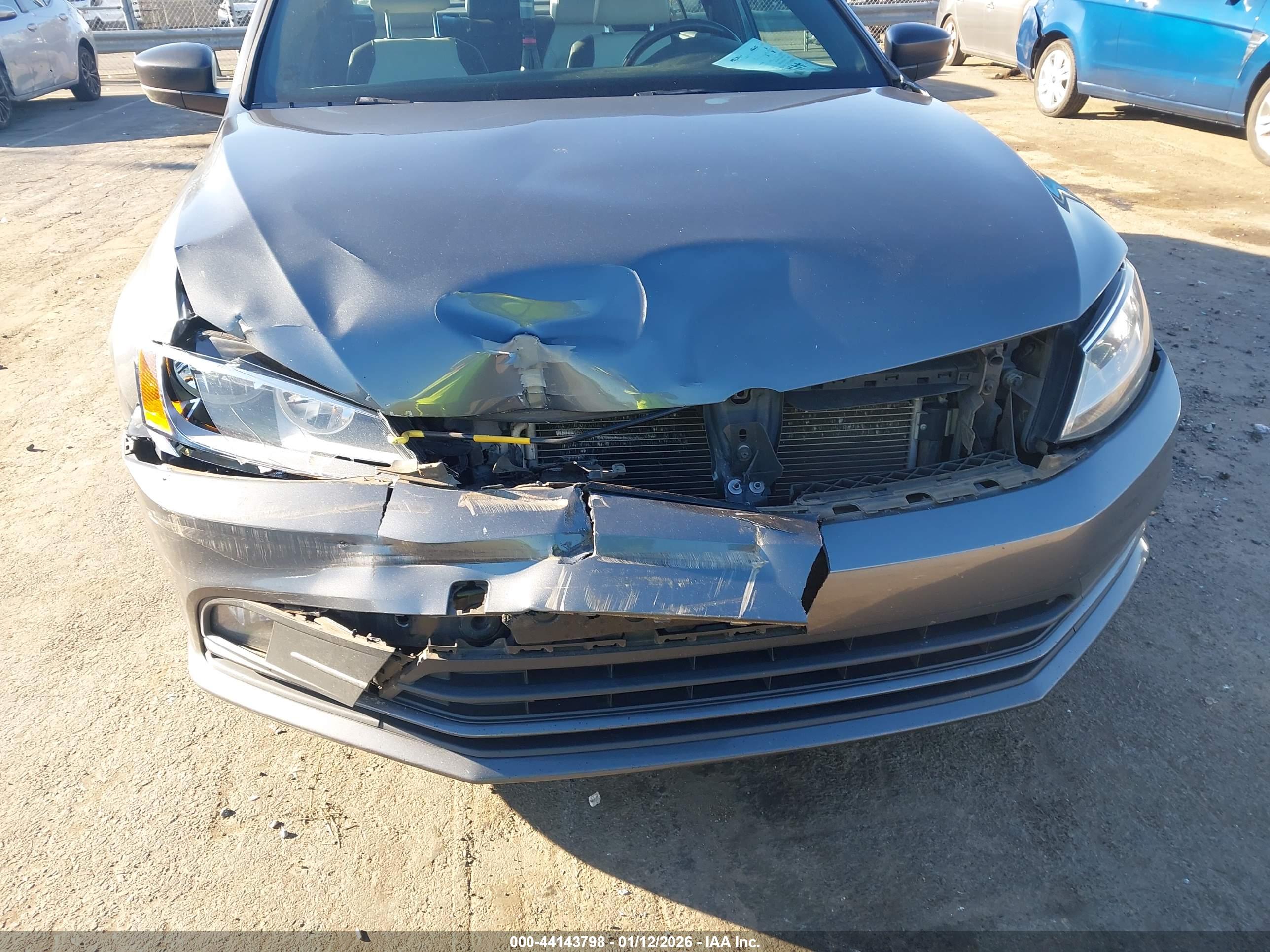 VOLKSWAGEN JETTA image 6
