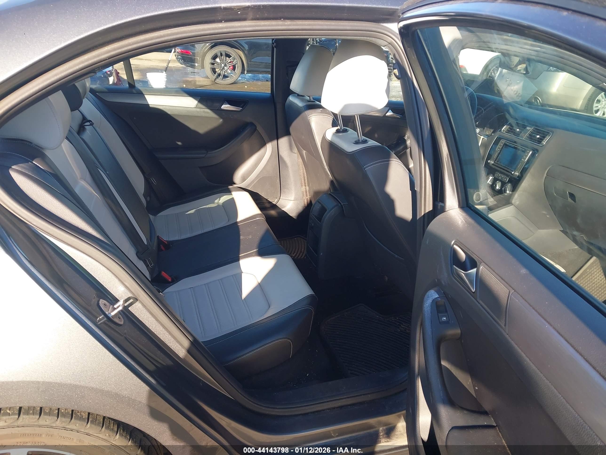 VOLKSWAGEN JETTA image 8