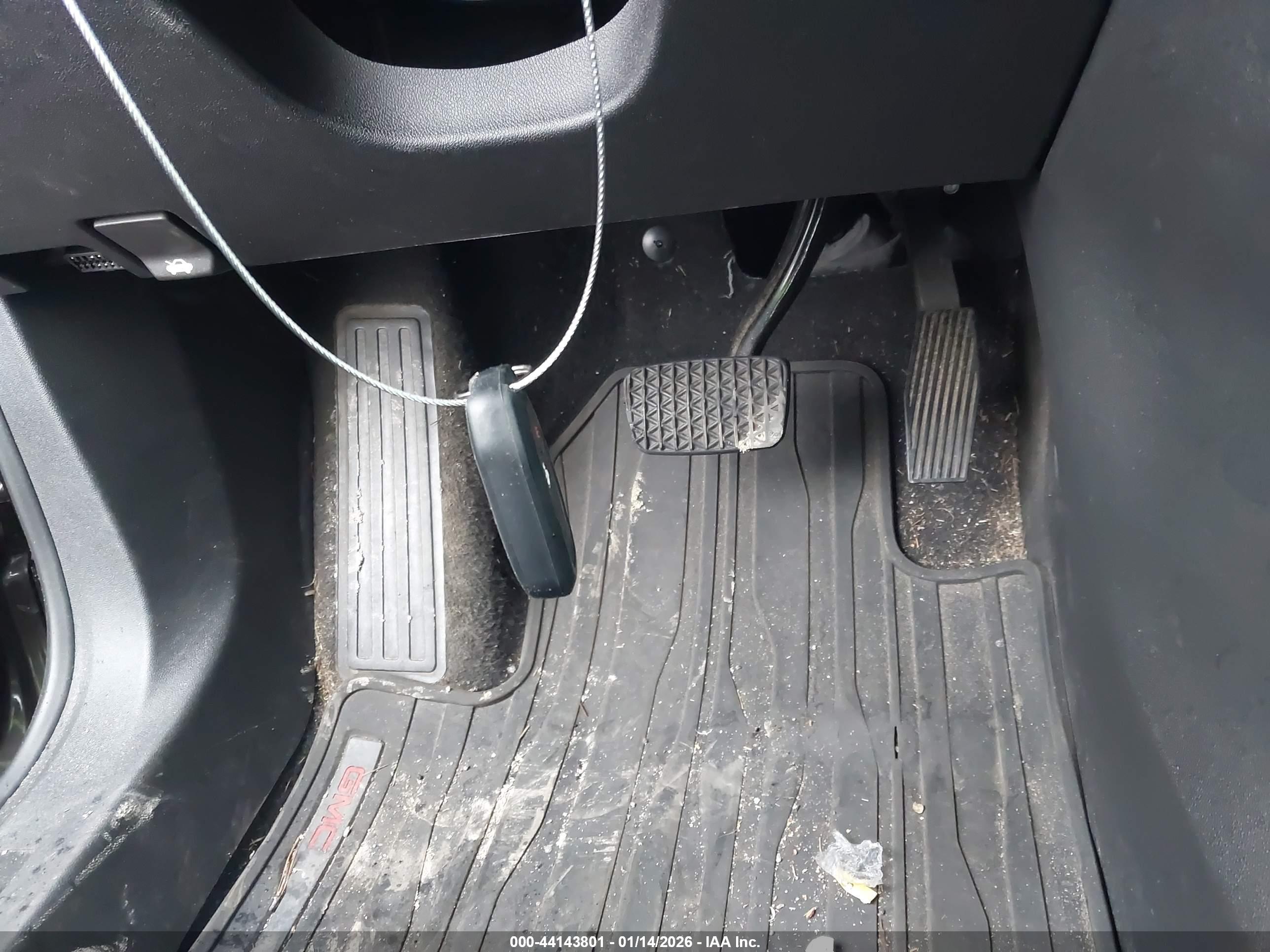 GMC TERRAIN image 11