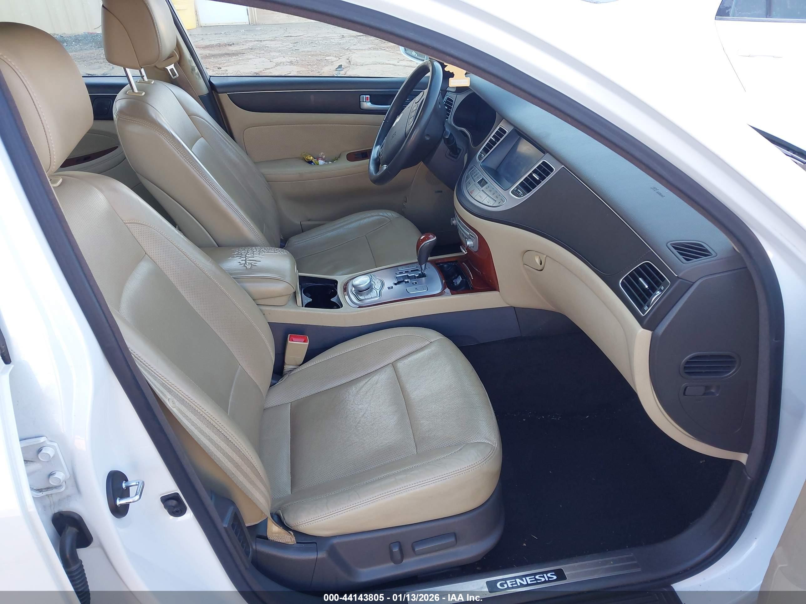 HYUNDAI GENESIS image 5