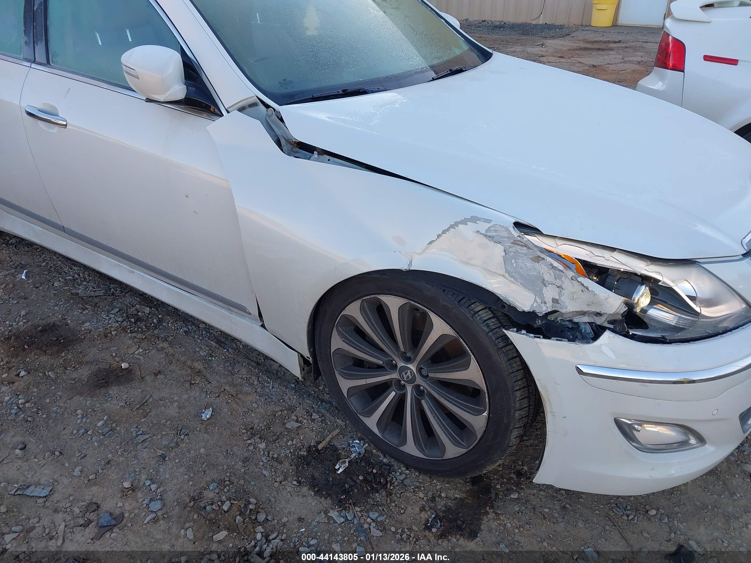 HYUNDAI GENESIS image 6