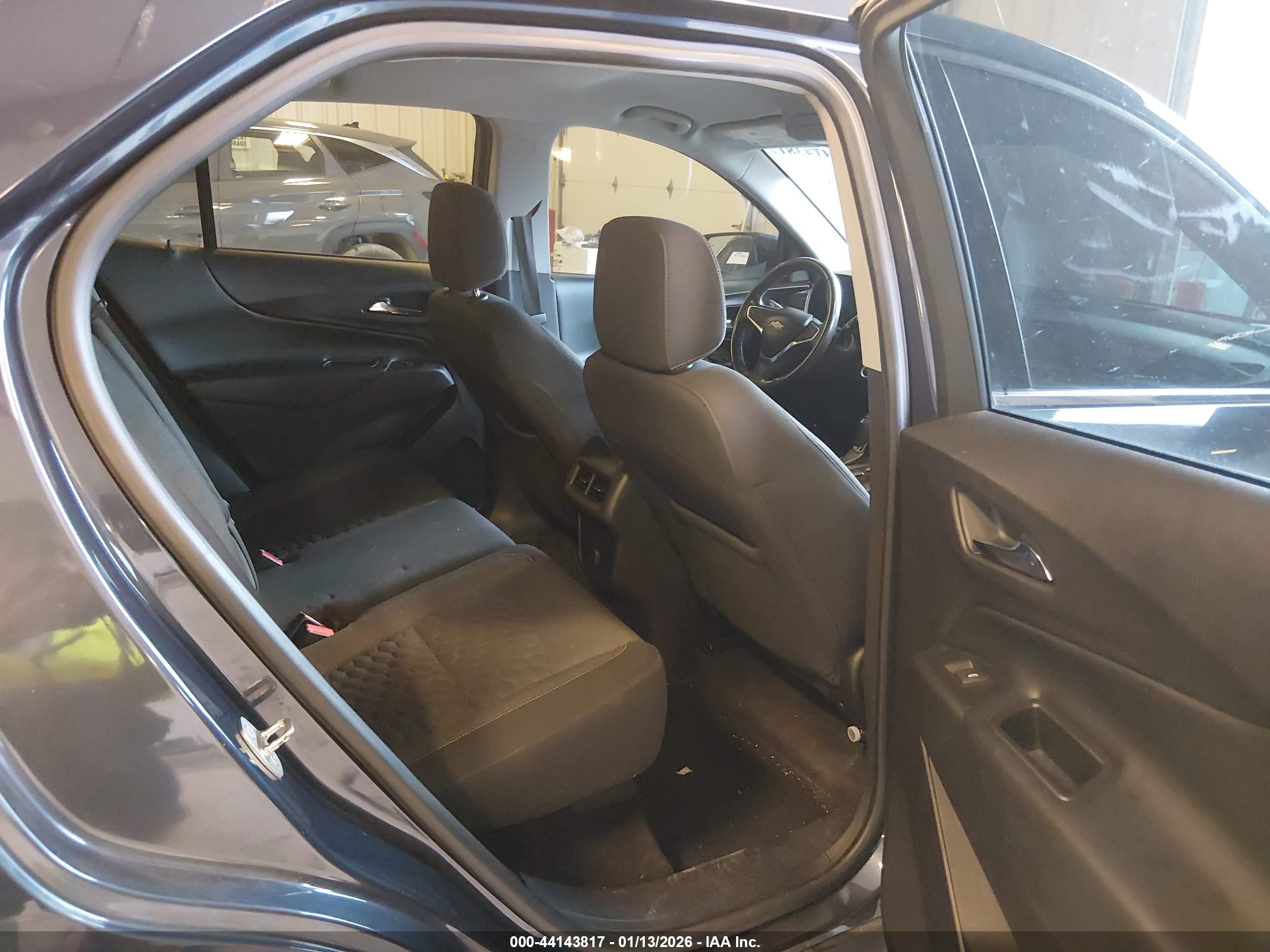 CHEVROLET EQUINOX image 8