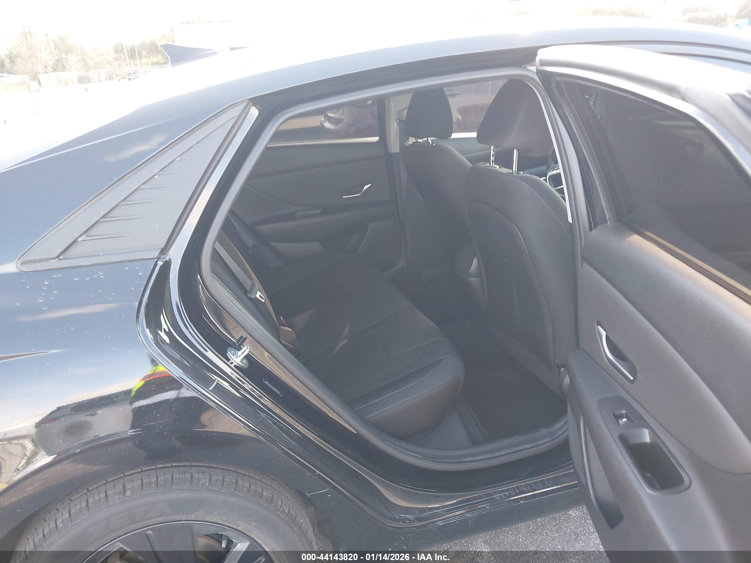 HYUNDAI ELANTRA image 8