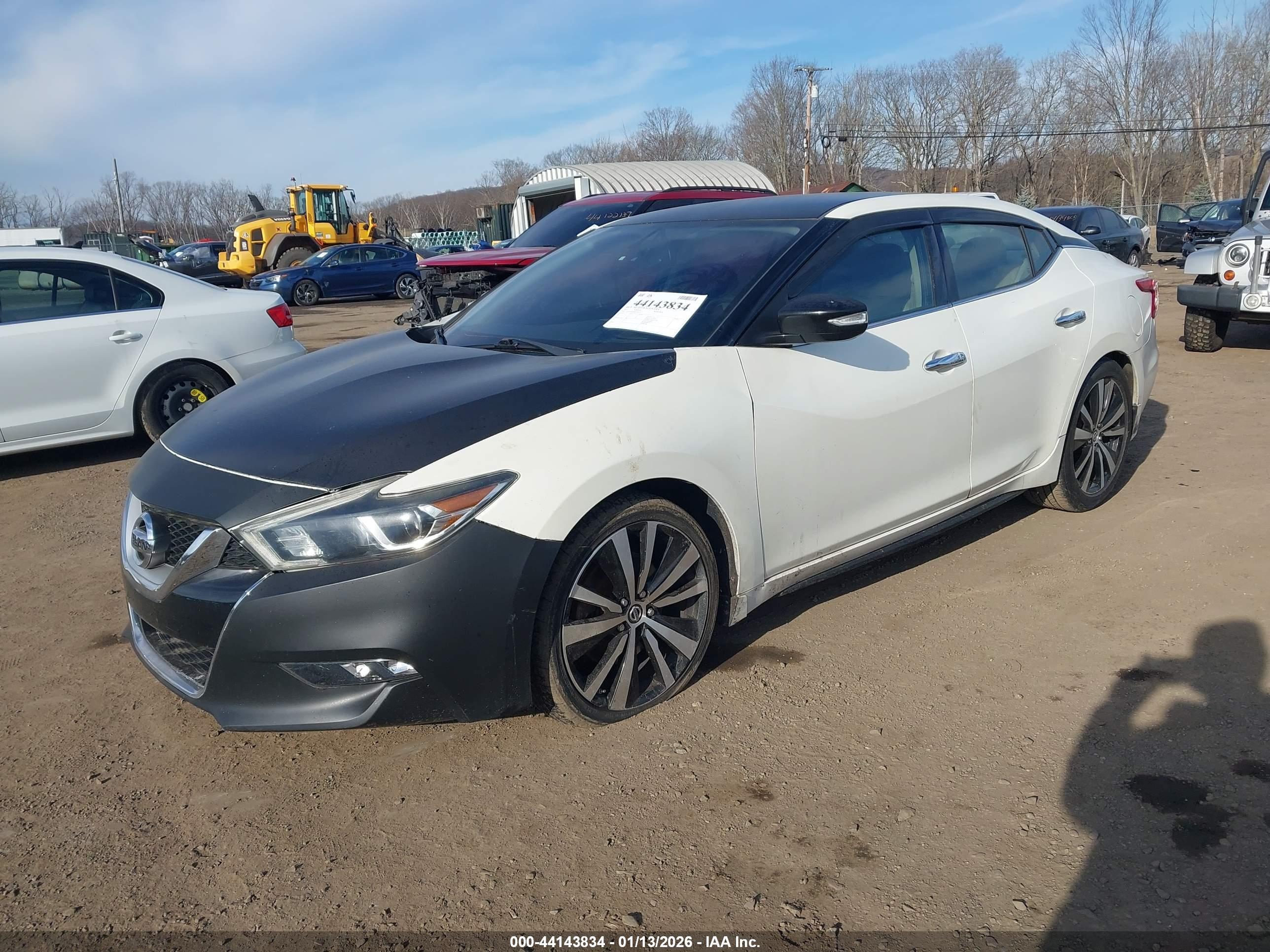 NISSAN MAXIMA image 2