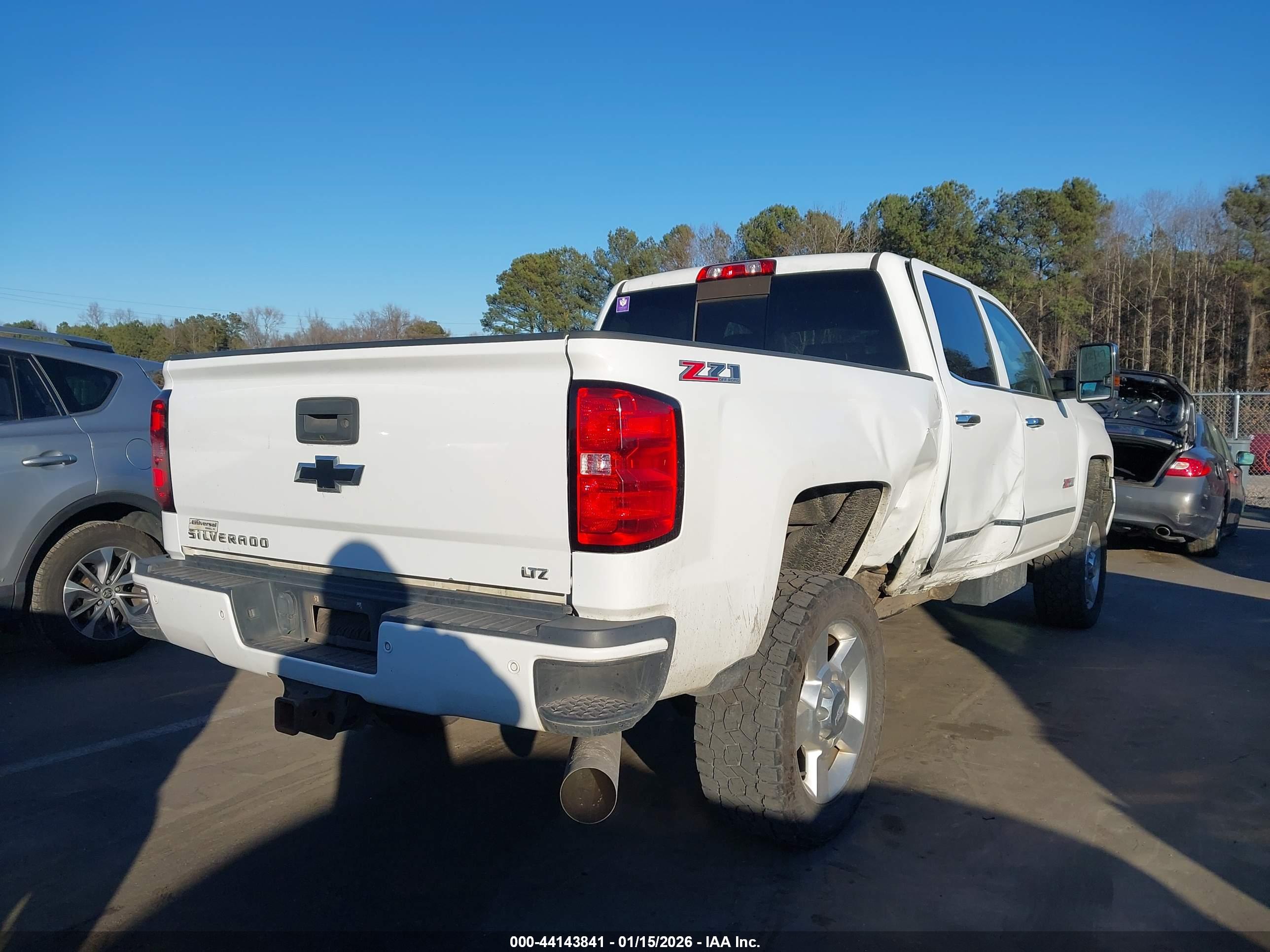 CHEVROLET SILVERADO image 4