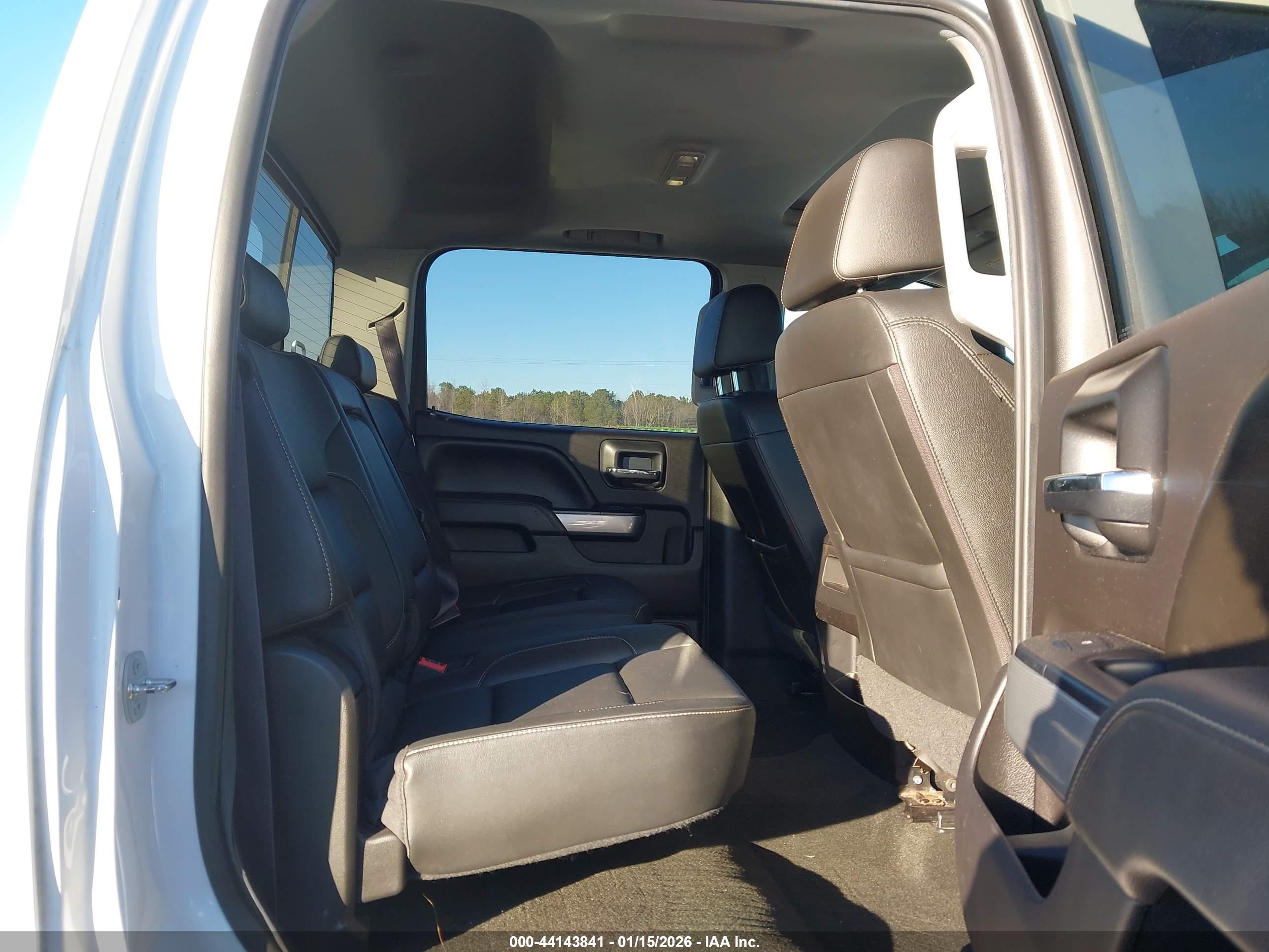 CHEVROLET SILVERADO image 8