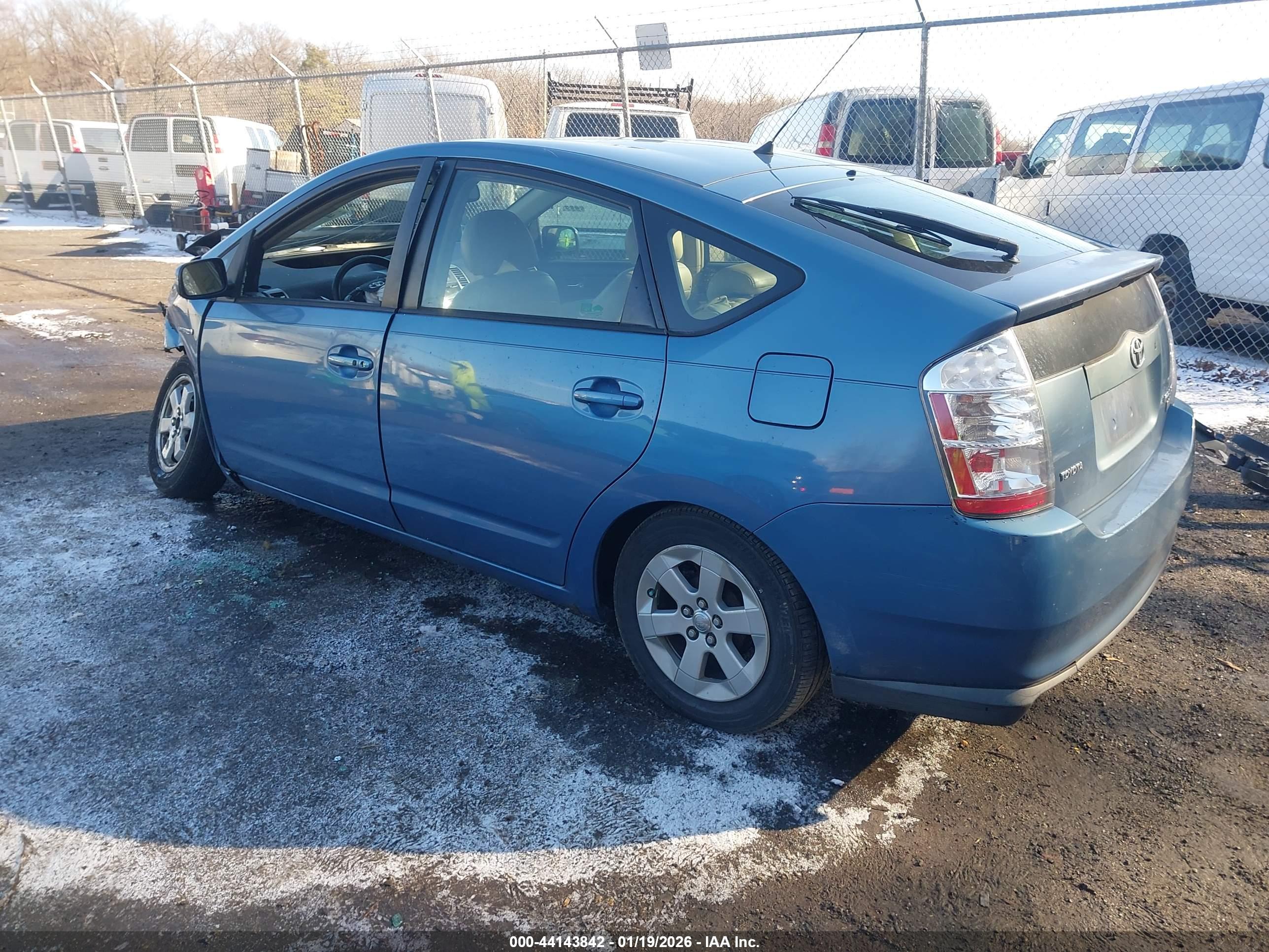 TOYOTA PRIUS image 3