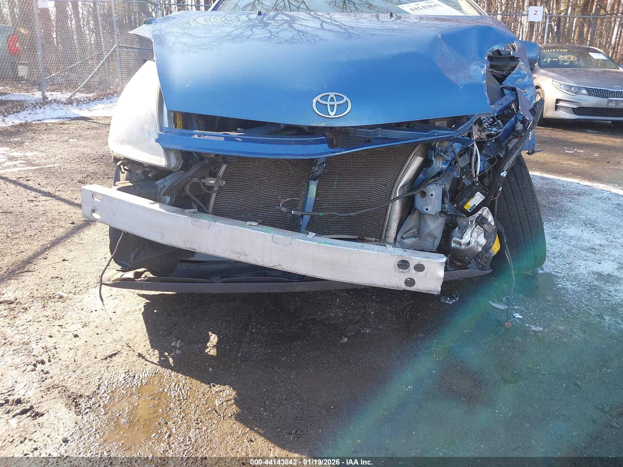 TOYOTA PRIUS image 6
